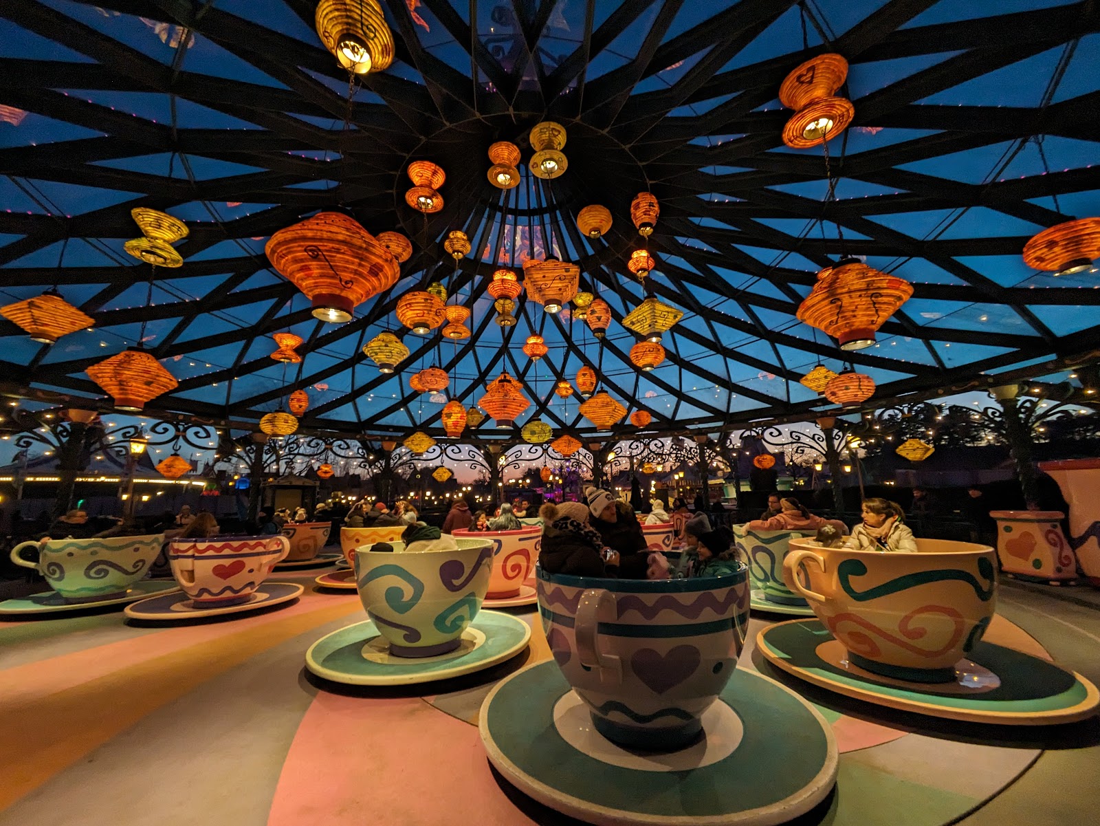 Mad Tea Party — Oficiais