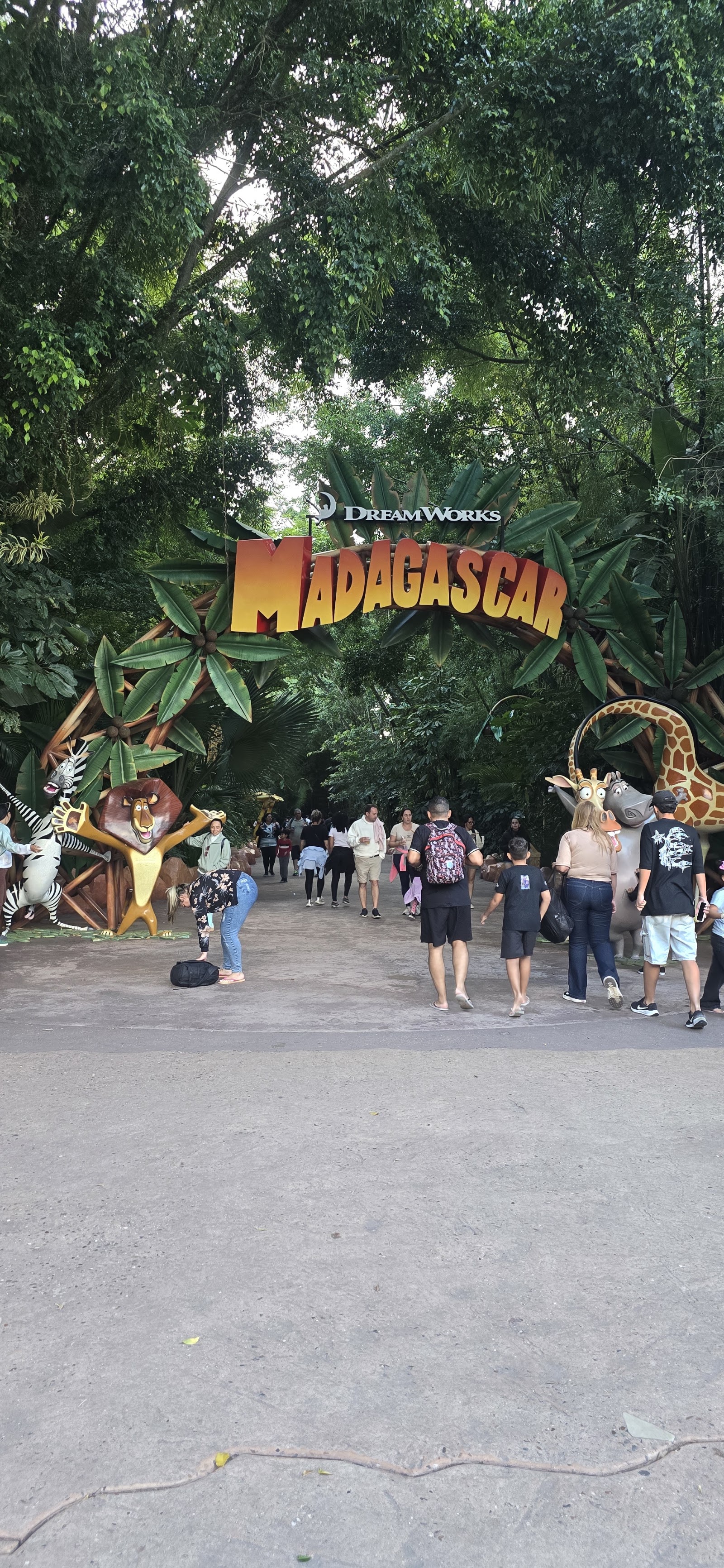 Madagascar Circus Show — Oficiais