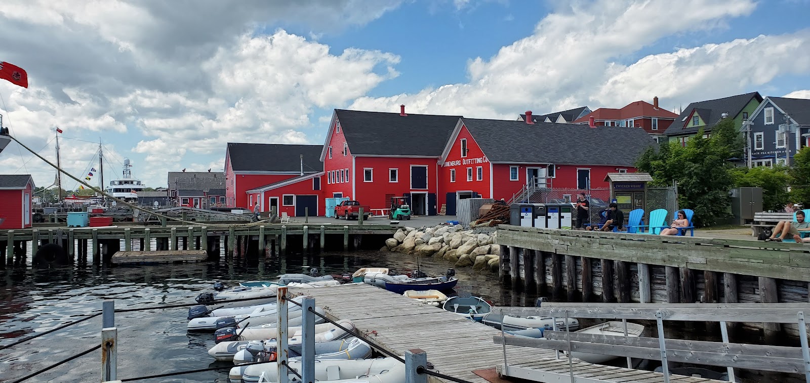 Mahone Bay — Oficiais