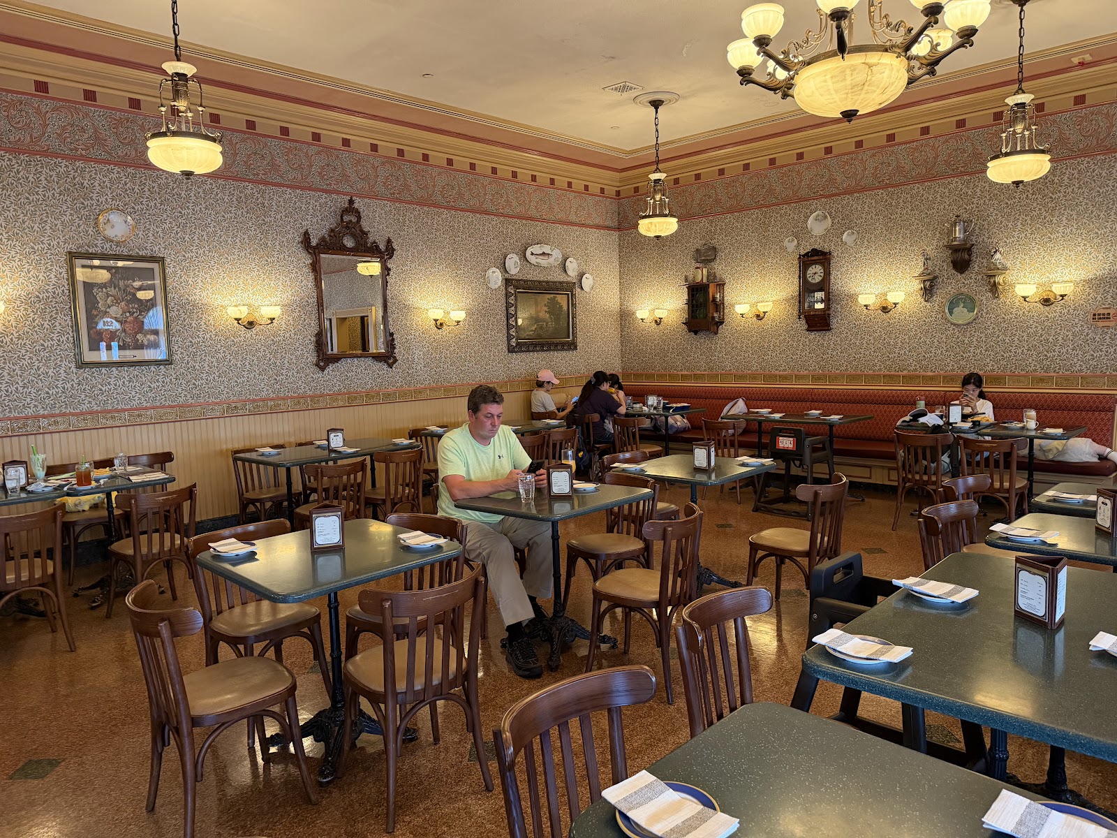 Main Street Corner Cafe
