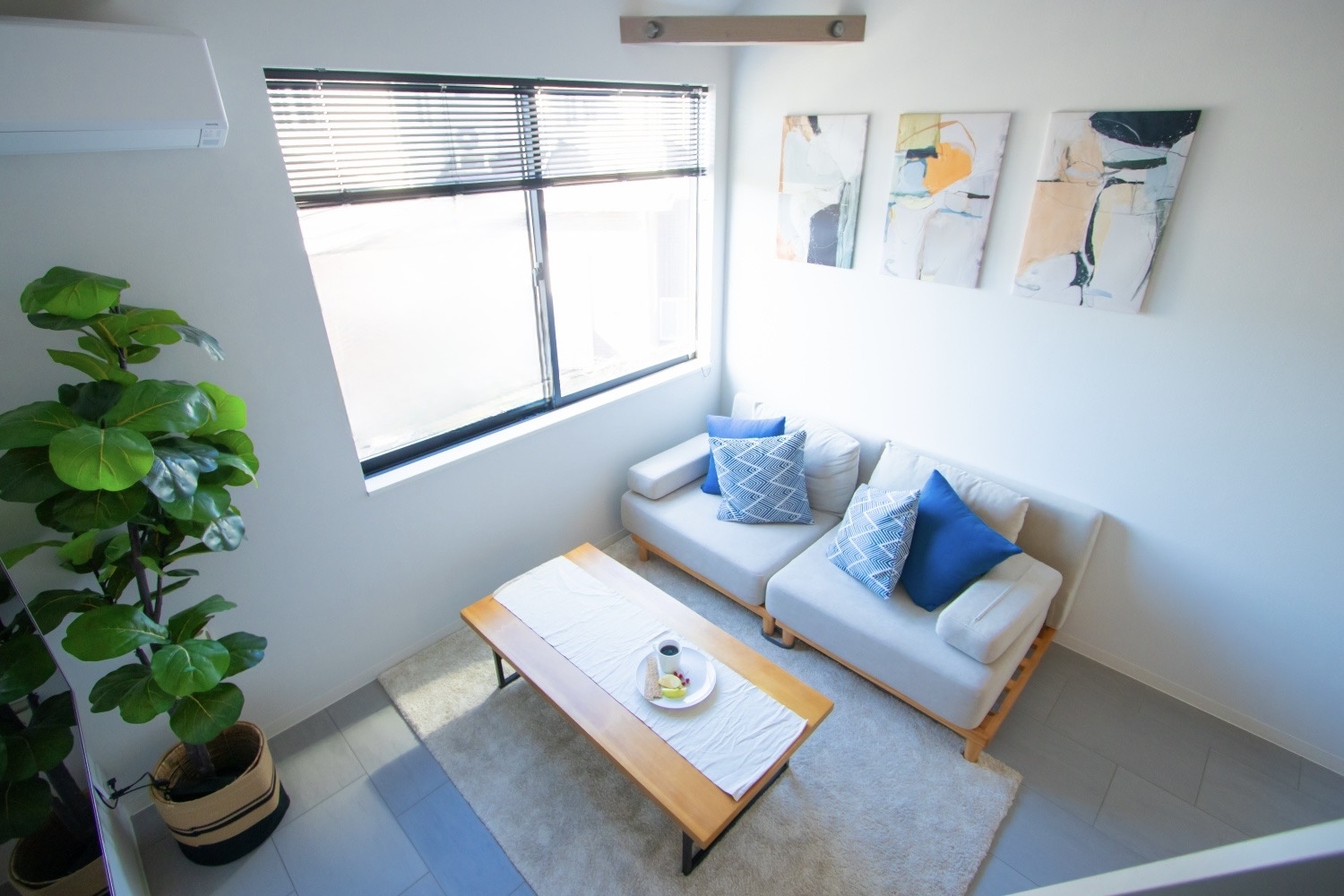 Marina Blue — Oficiais