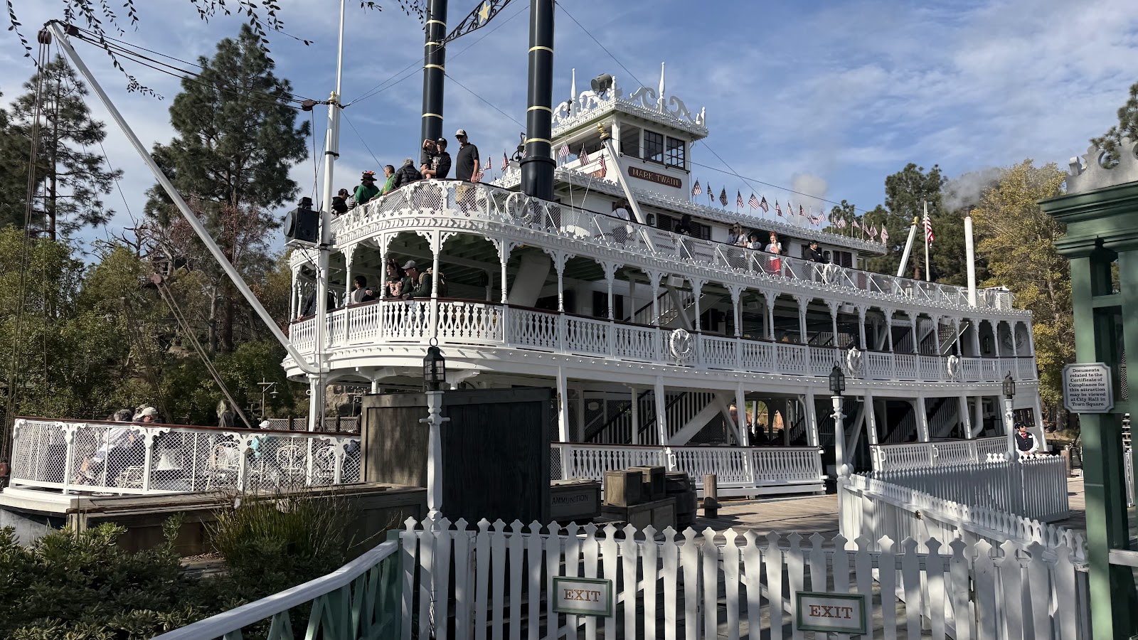 Mark Twain Riverboat — Oficiais