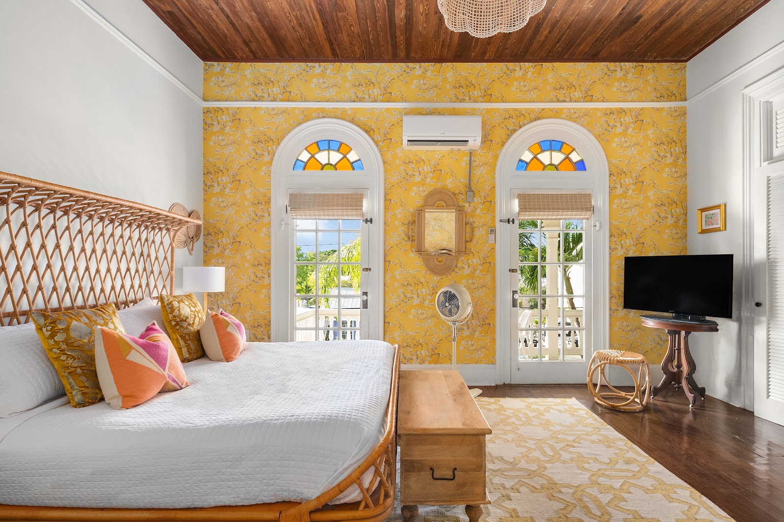Marrero's Cottage — Oficiais
