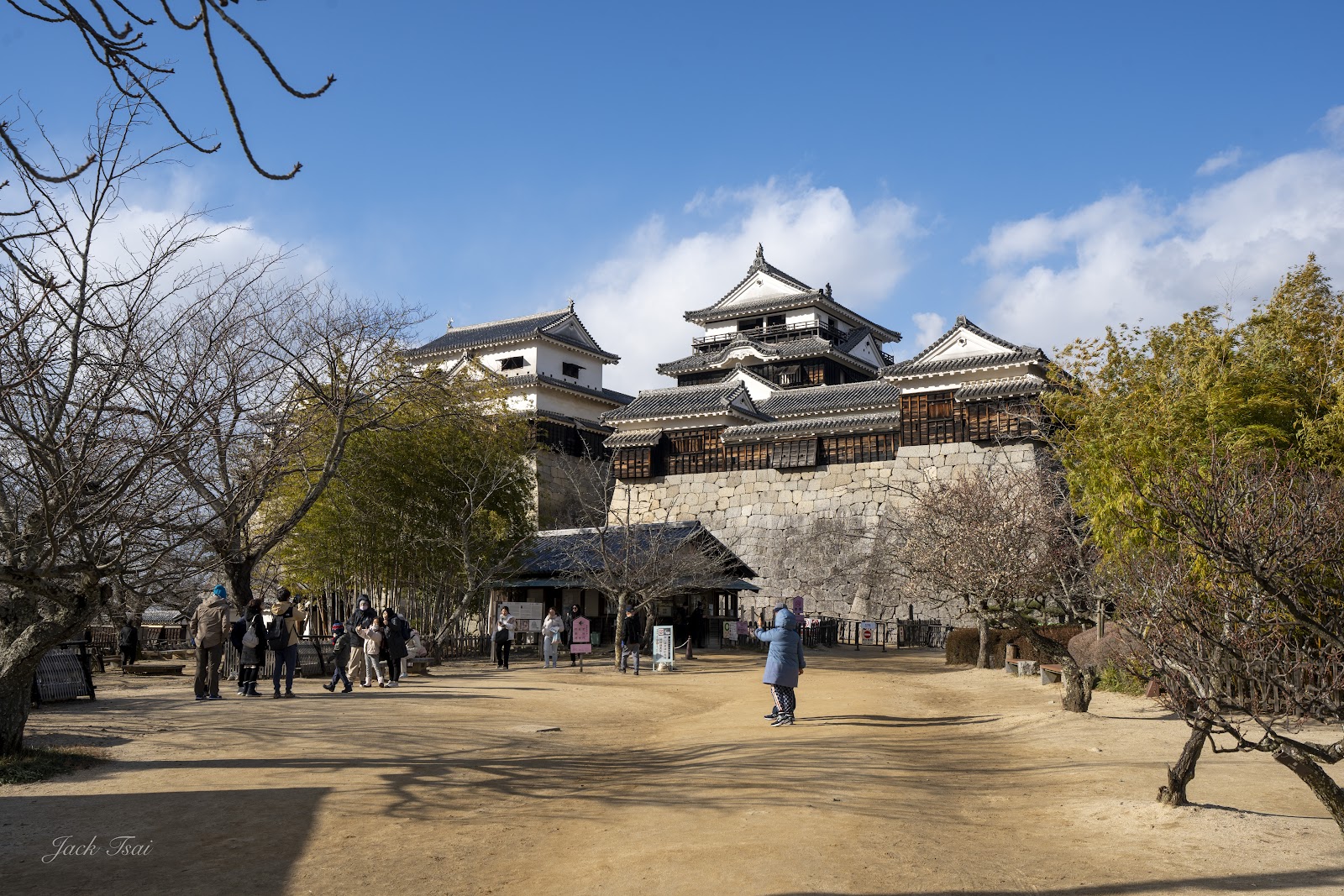 Matsuyama Castle — Oficiais