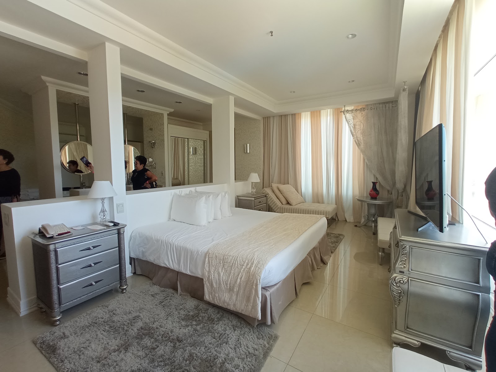 Mavsa Resort — Oficiais