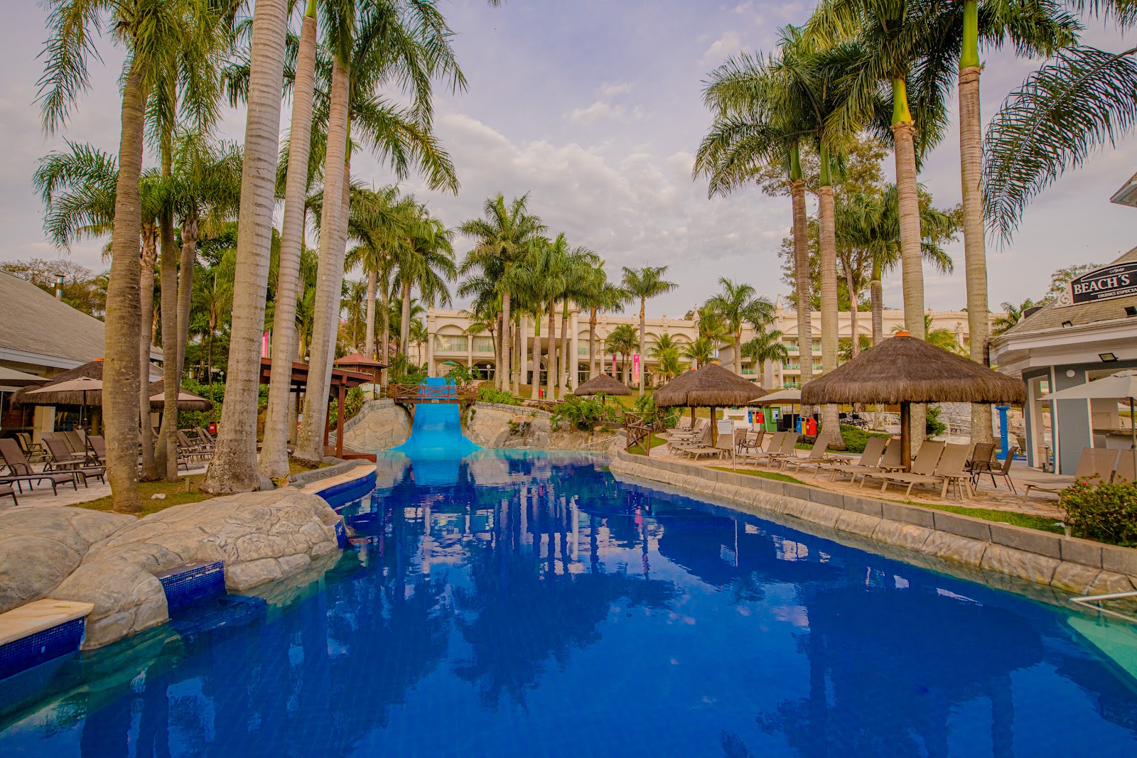 Mavsa Resort — Oficiais