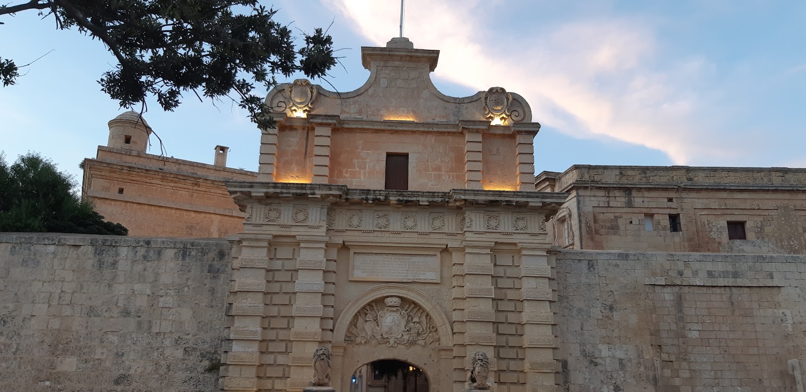 Mdina — Oficiais