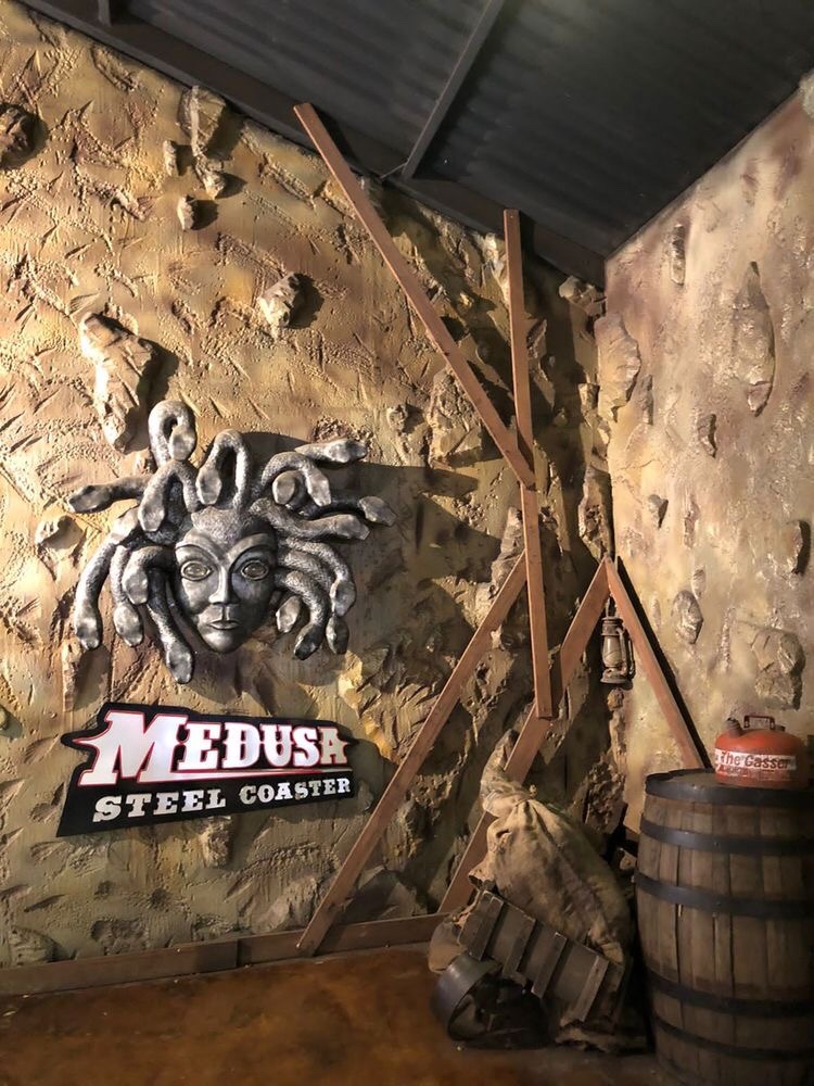 Medusa Steel Coaster — Oficiais