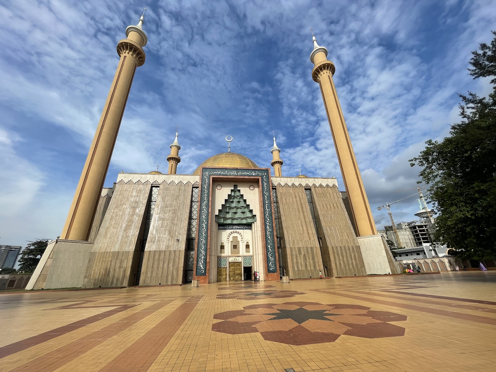 Mesquita Nacional de Abuja — Oficiais