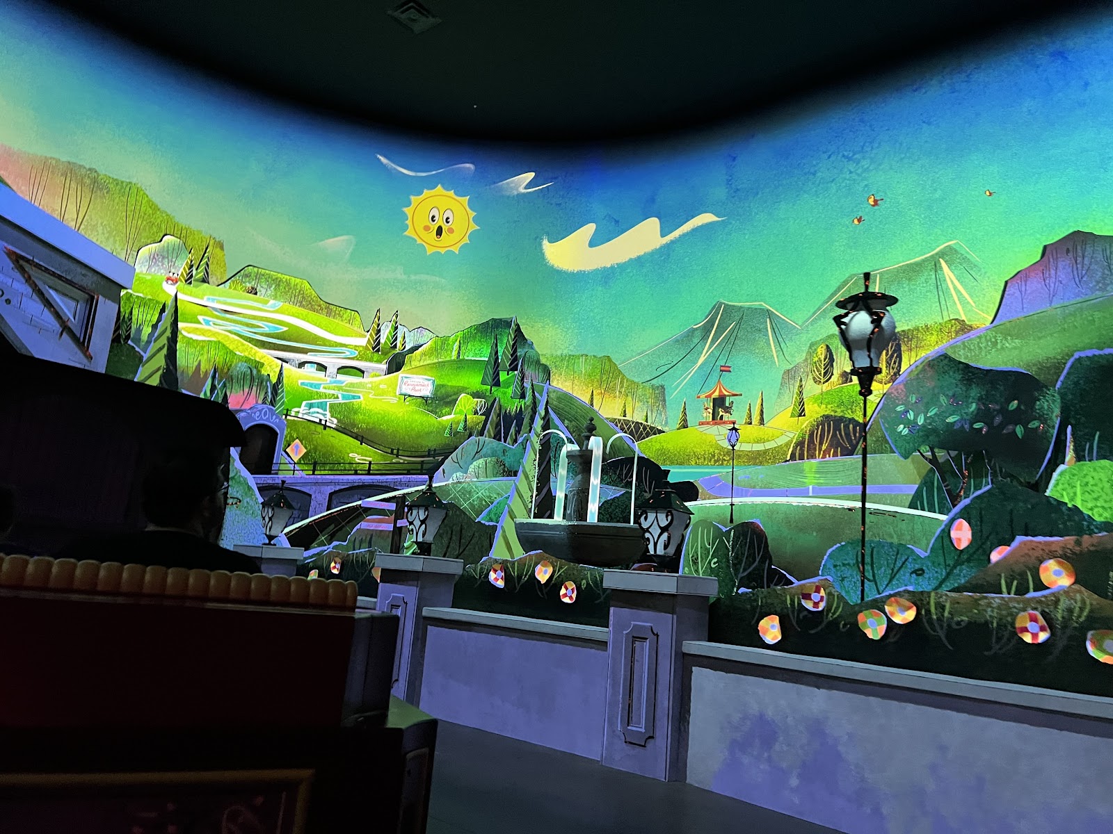 Mickey & Minnie's Runaway Railway — Oficiais