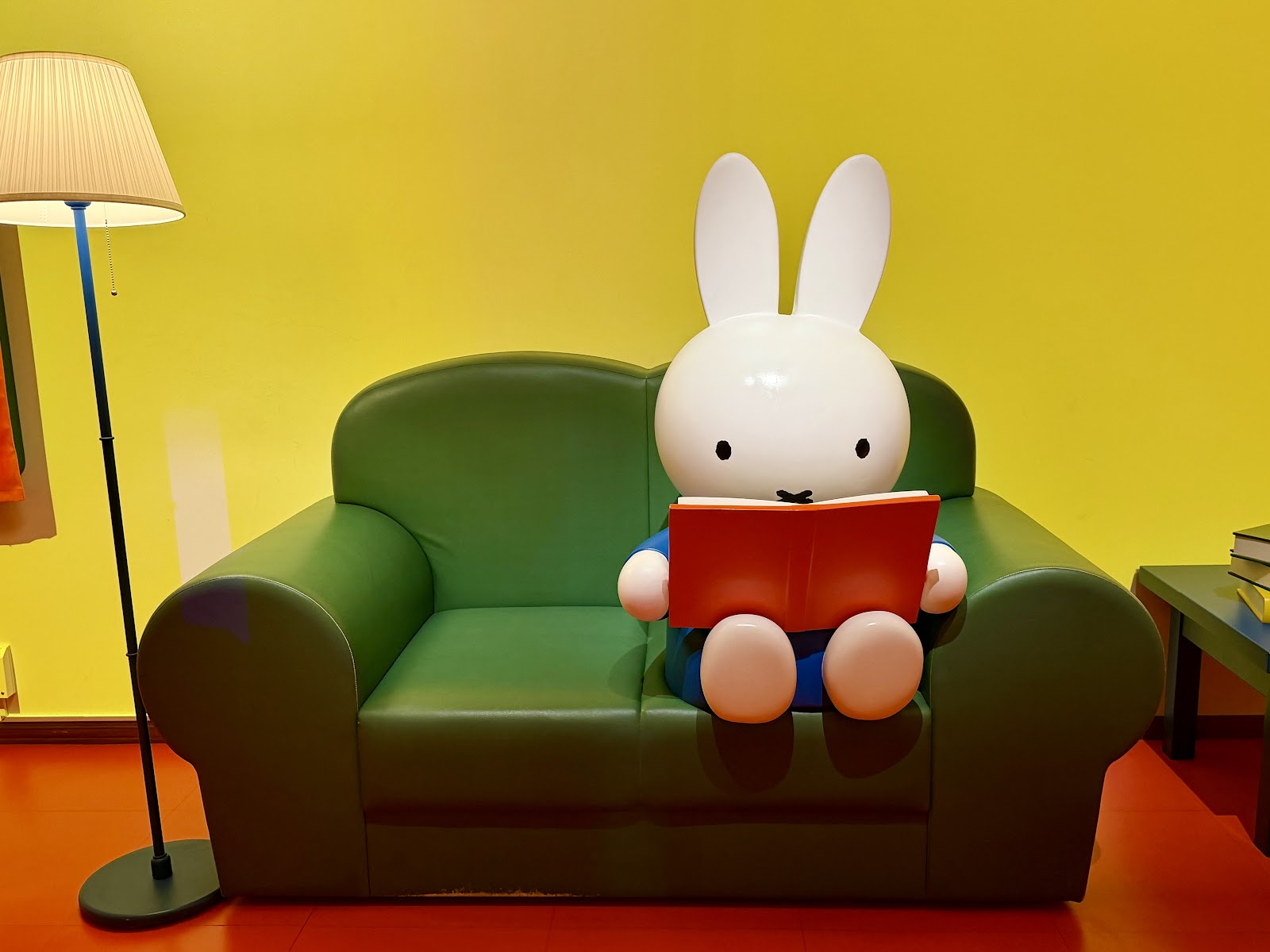 Miffy Wonder Square — Oficiais