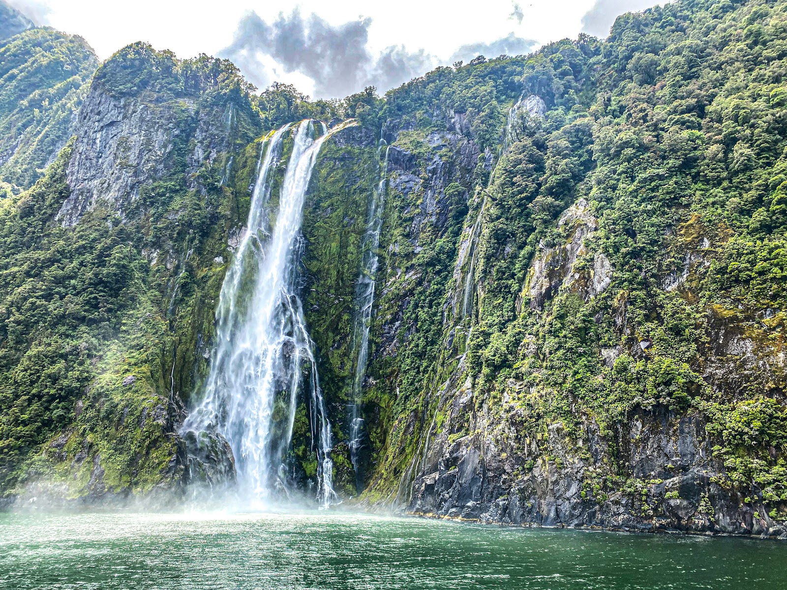 Milford Sound — Oficiais