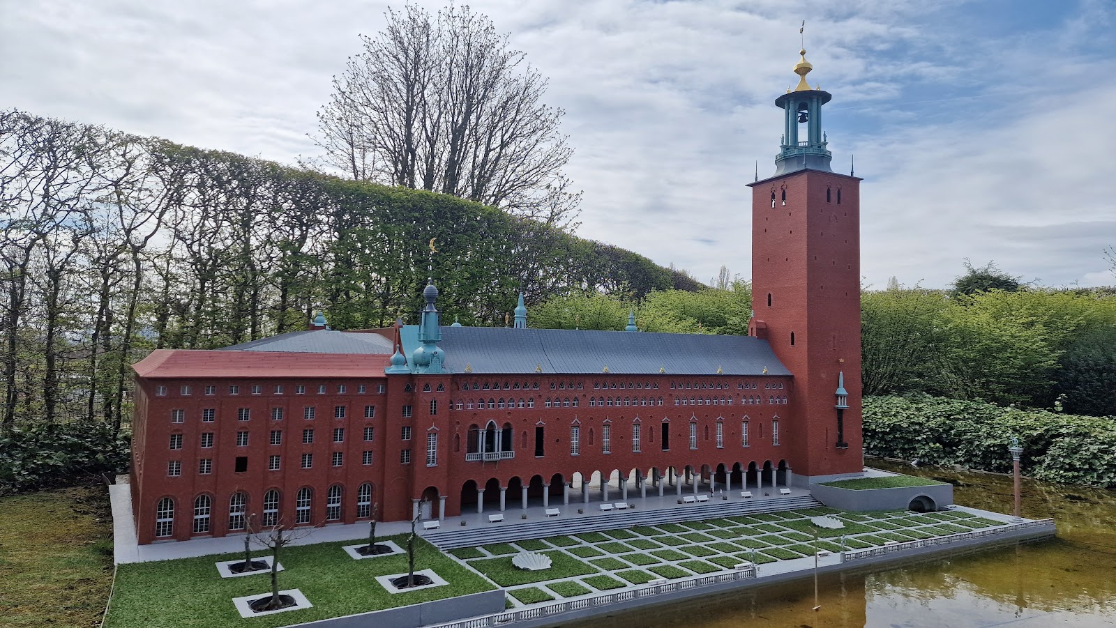 Mini-Europe Snack Bar — Oficiais