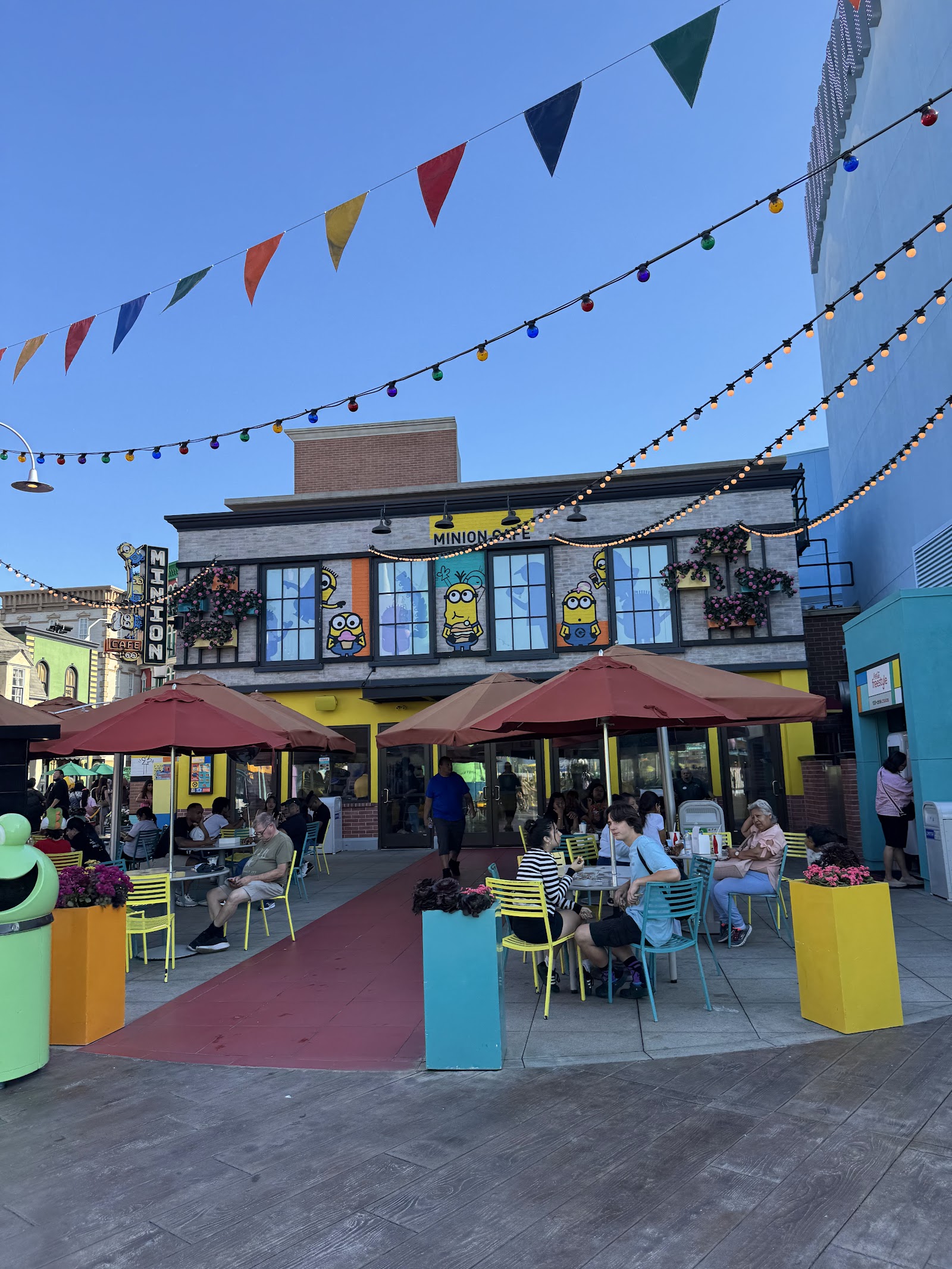 Minion Cafe