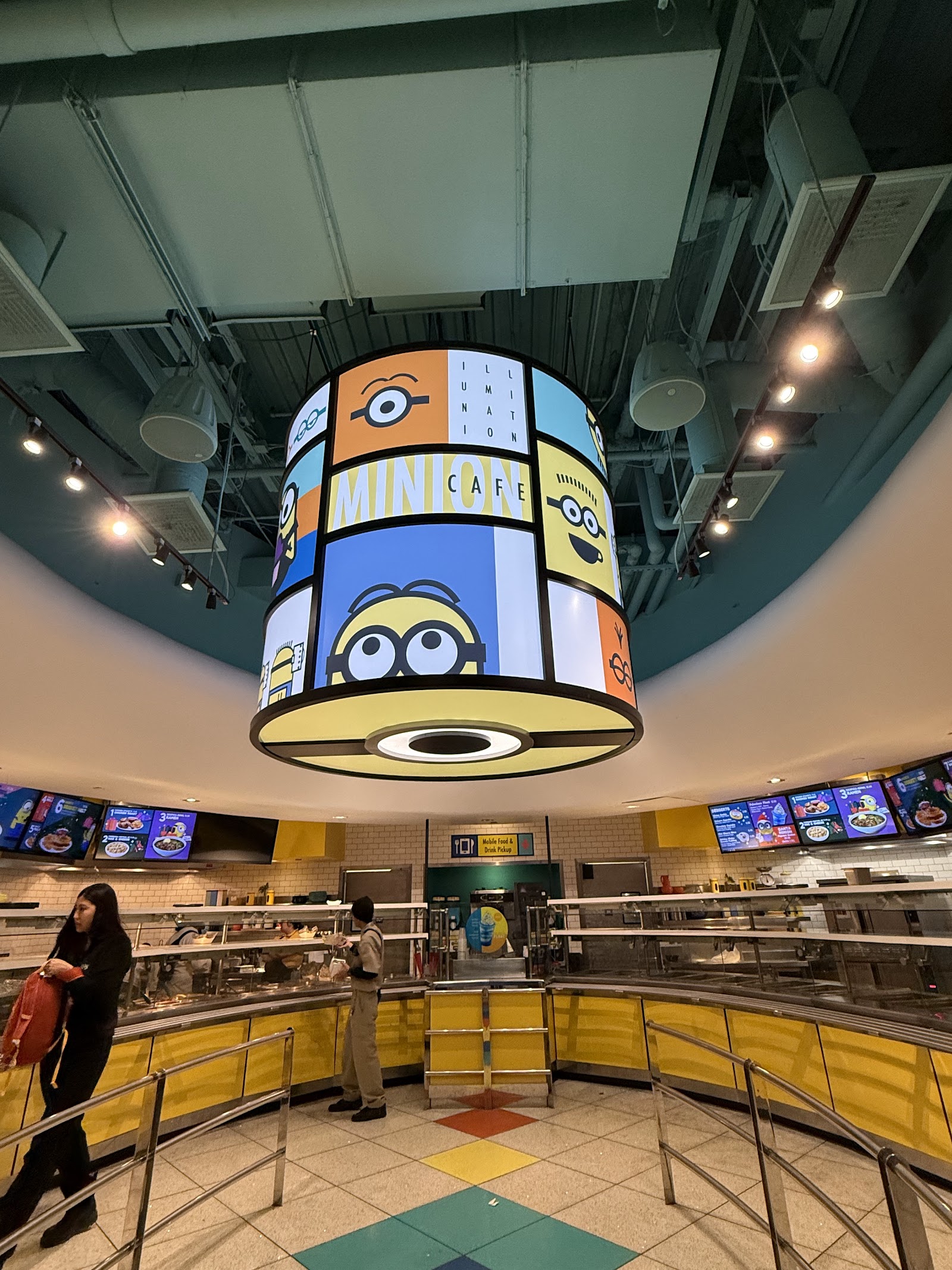 Minion Cafe — Oficiais