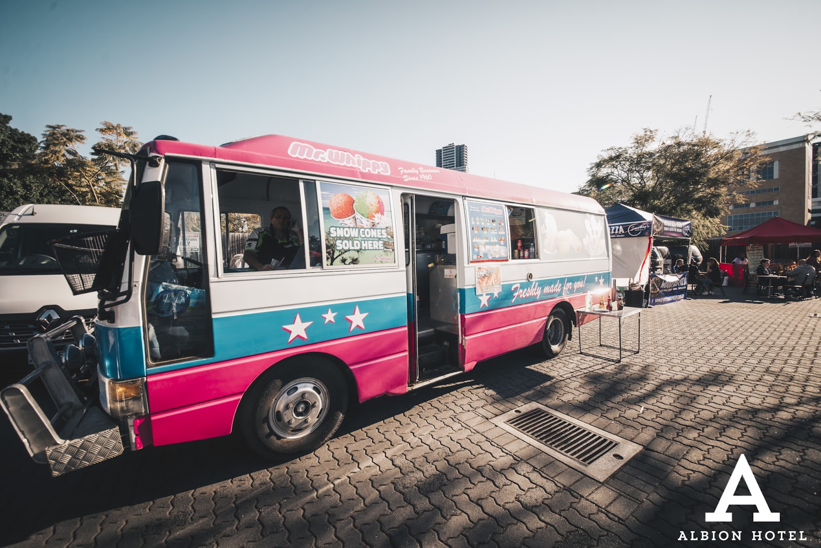 Mister Whippy — Oficiais