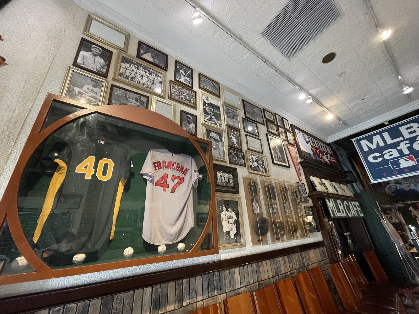 MLB Café Tokyo Dome City — Oficiais