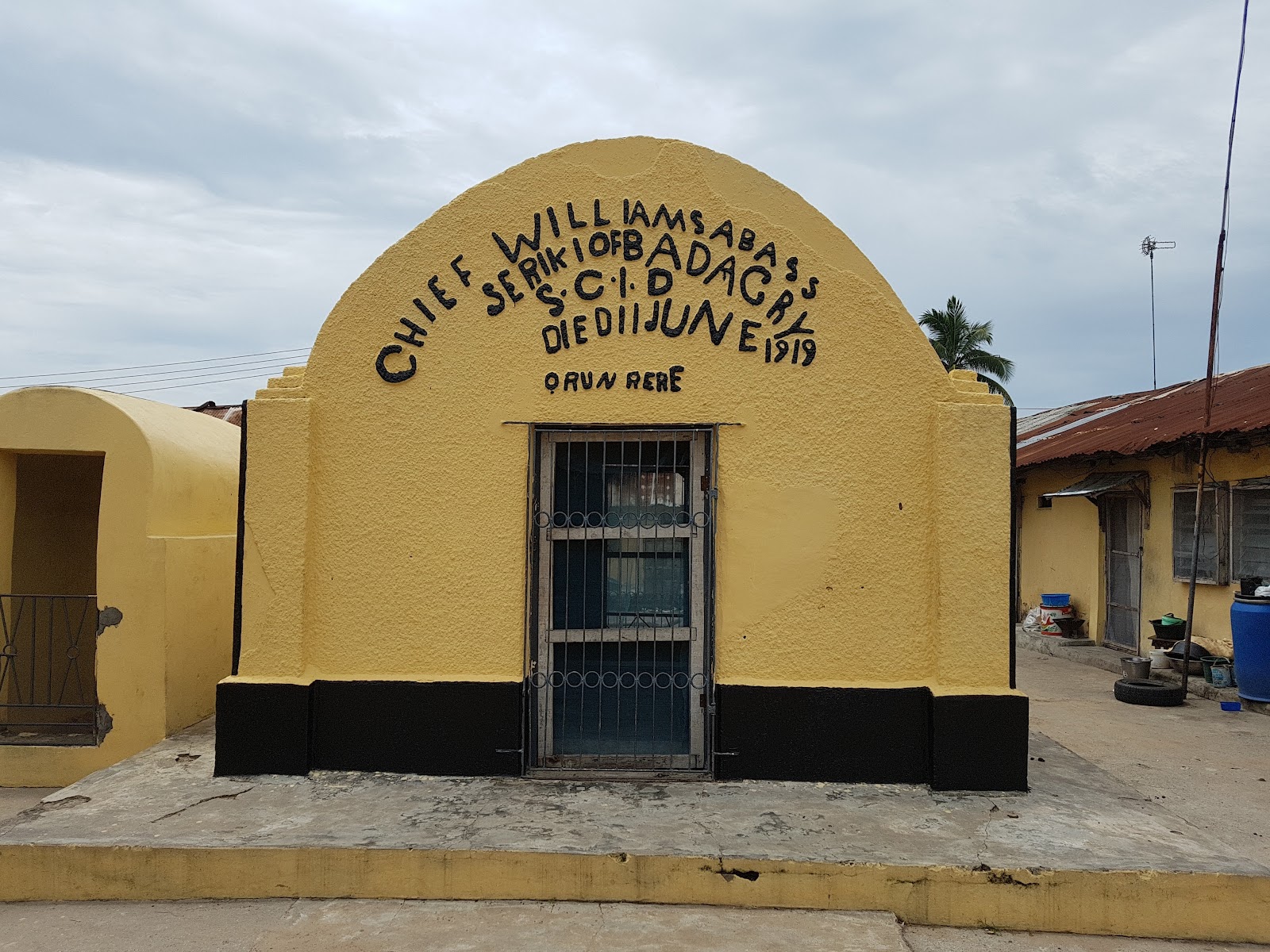 Mobee Royal Family Original Slave Tade Relics Museum — Oficiais