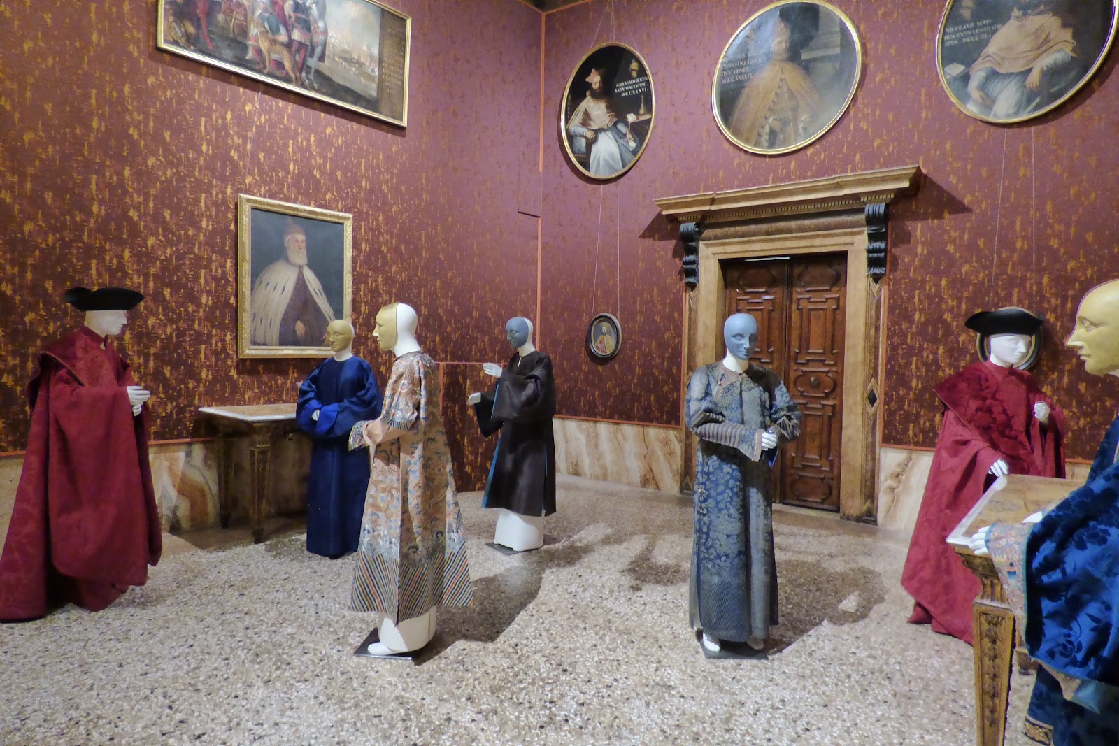 Mocenigo Palace-Museum — Oficiais
