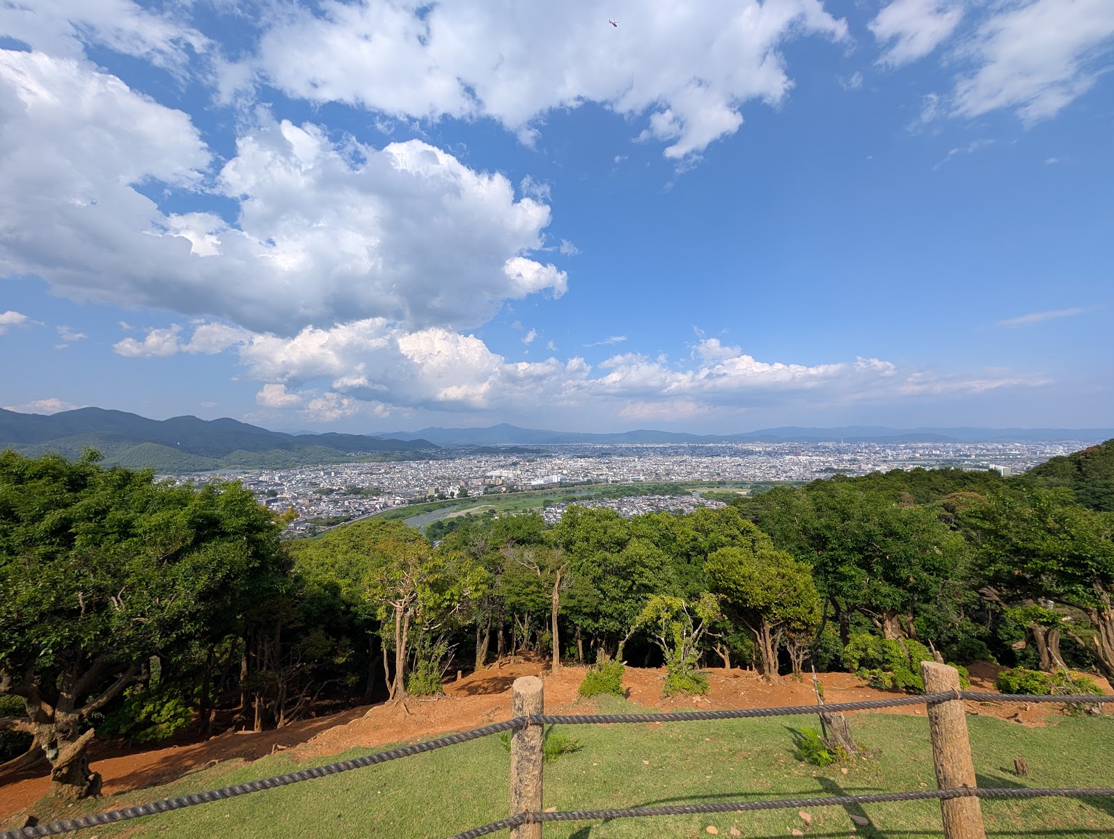 Monkey Observation Deck — Oficiais