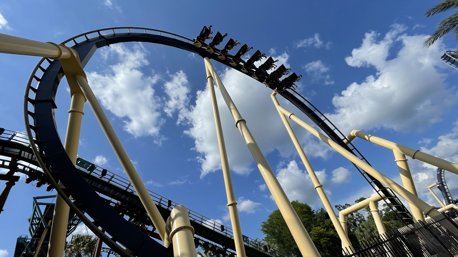 Montu — Oficiais