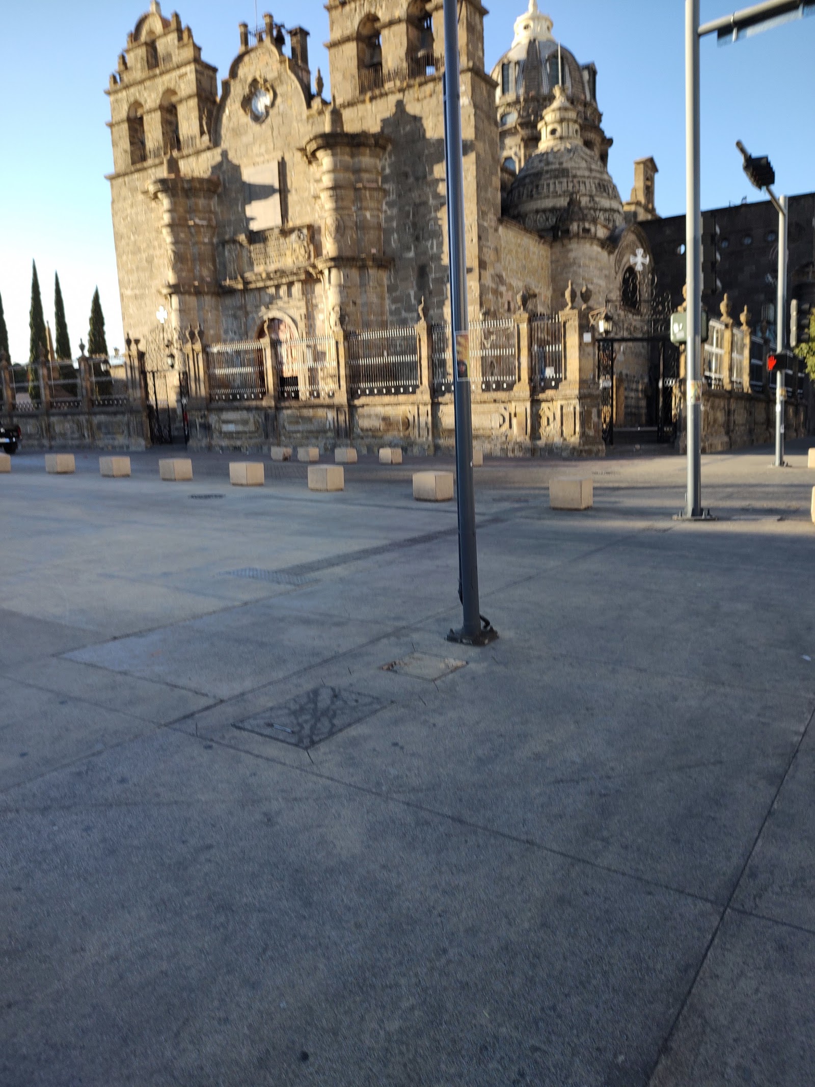 Monumento a Fray Antonio Alcalde — Oficiais