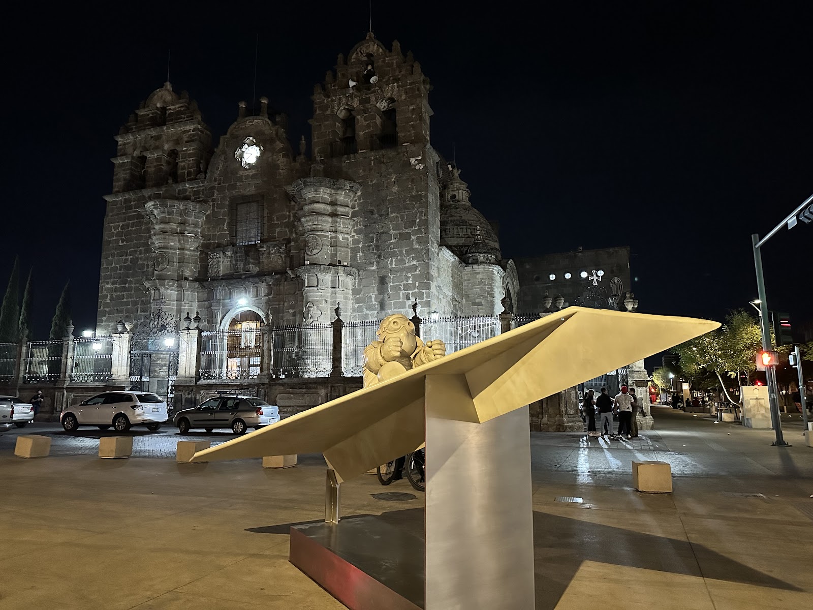 Monumento a Fray Antonio Alcalde — Oficiais
