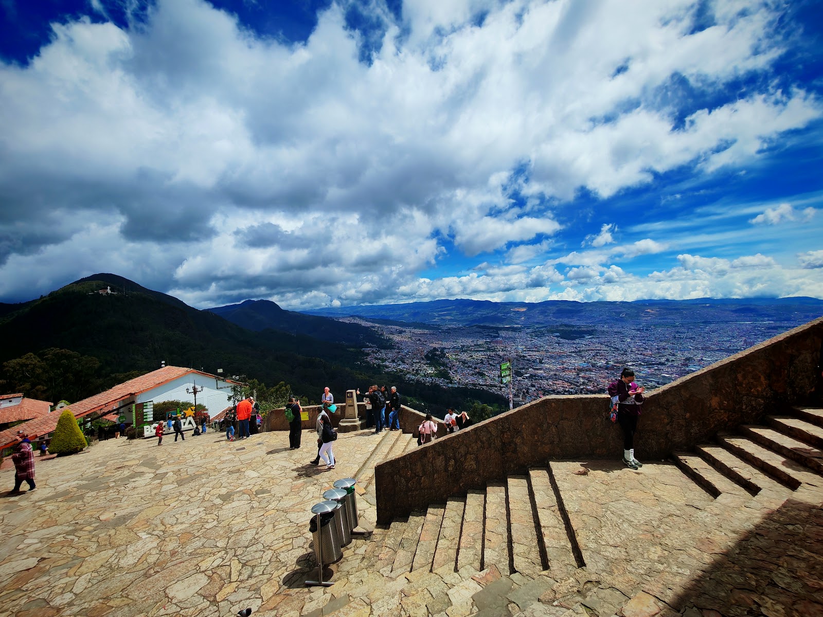Morro de Monserrate — Oficiais