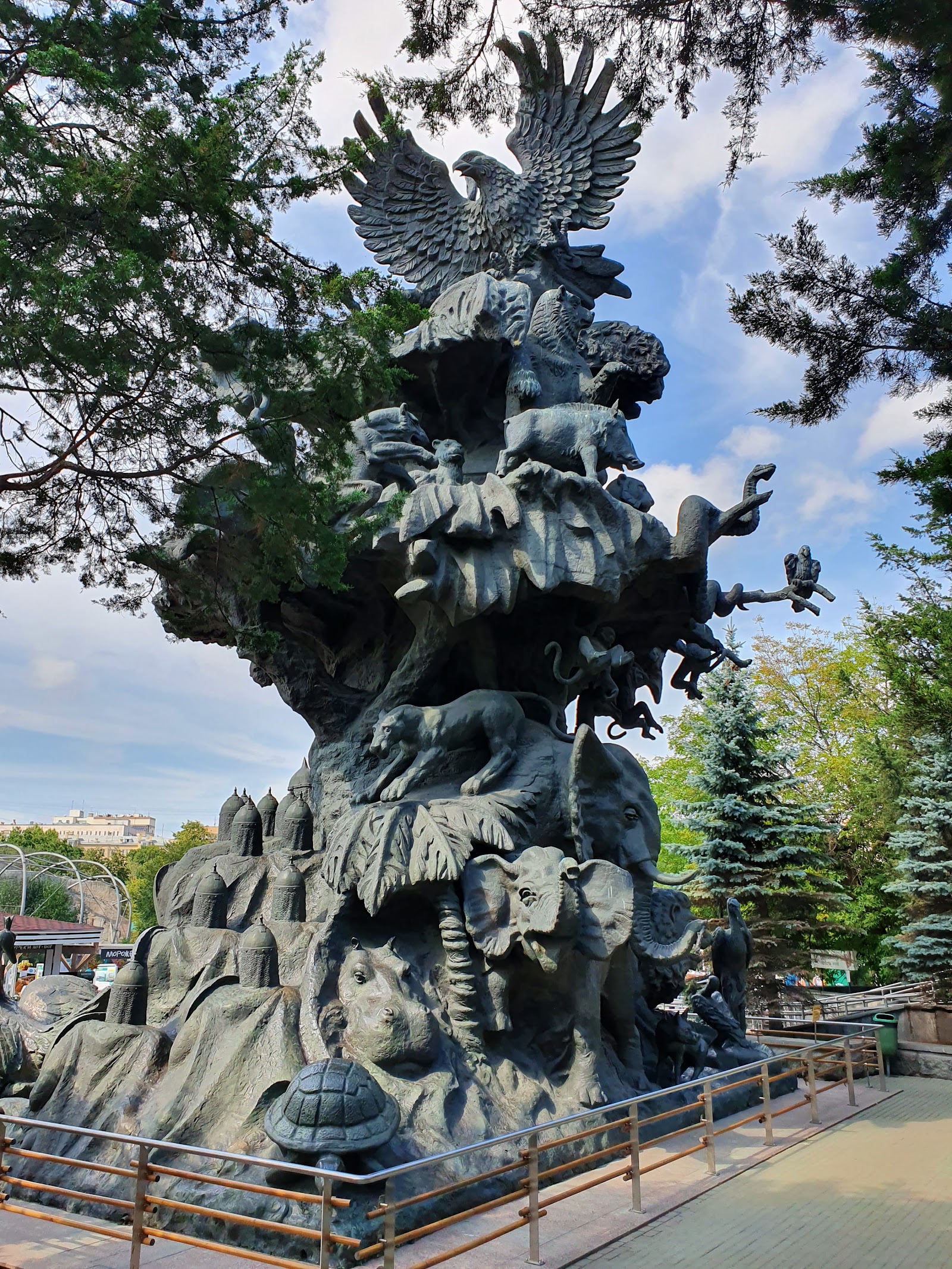 Moscow Zoo — Oficiais