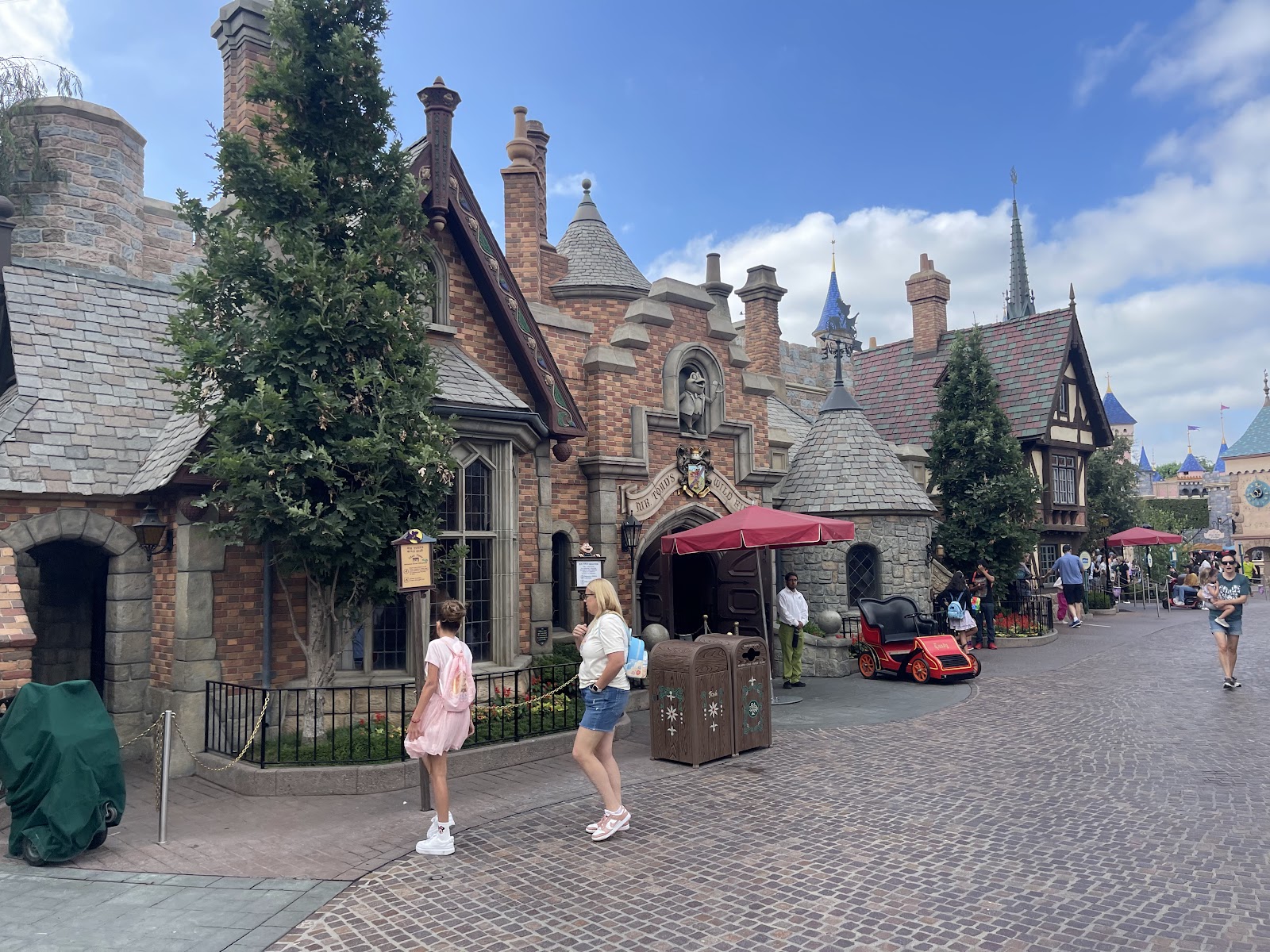 Mr. Toad's Wild Ride — Oficiais