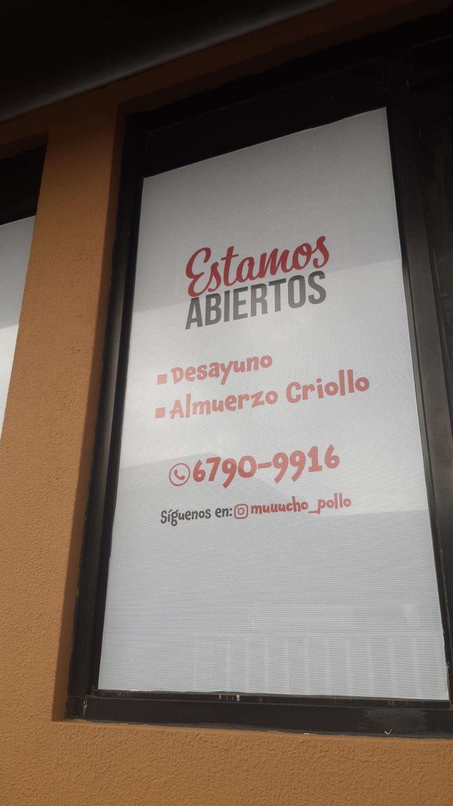 Mucho Pollo — Oficiais