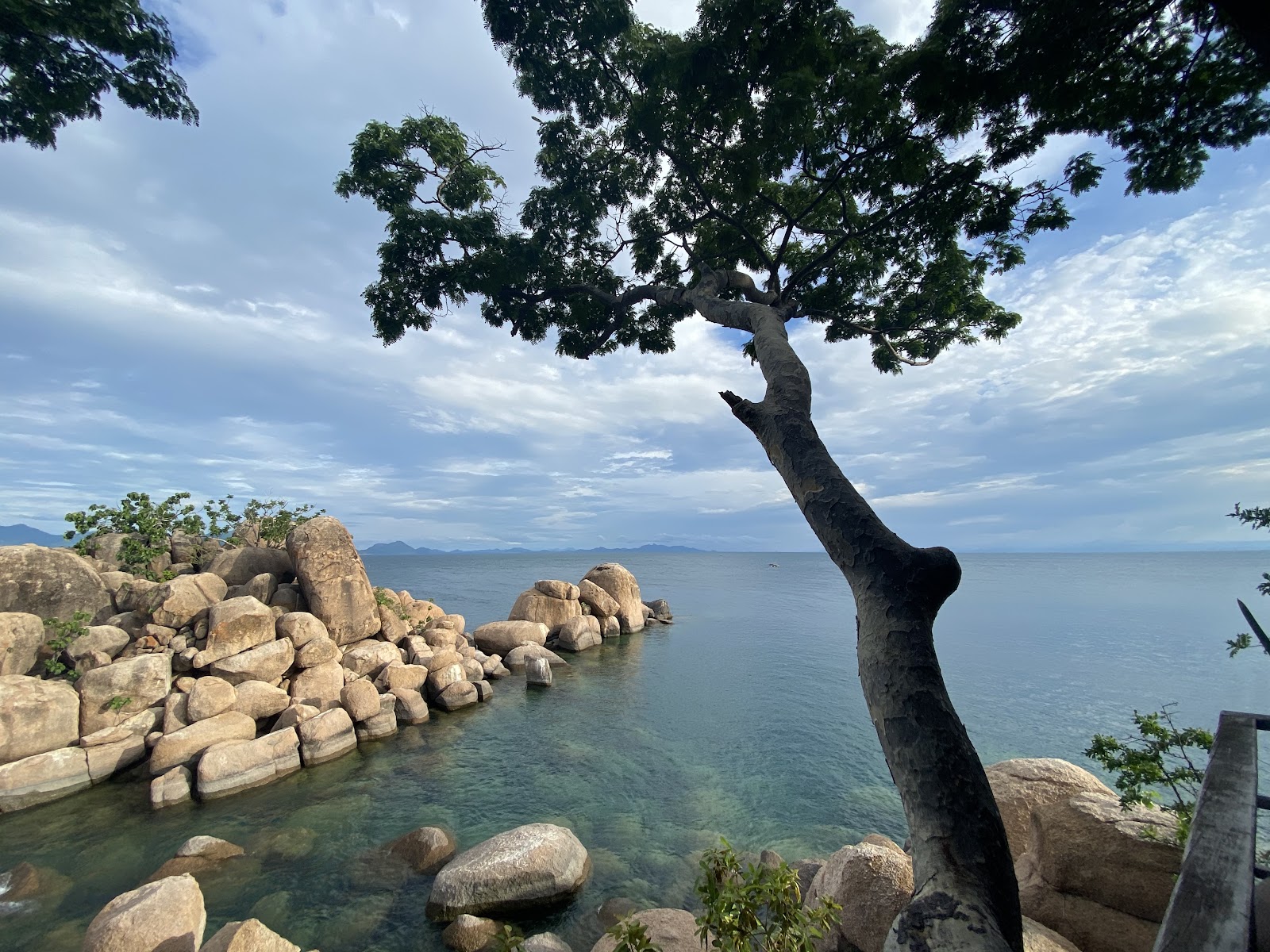 Mumbo Island — Oficiais