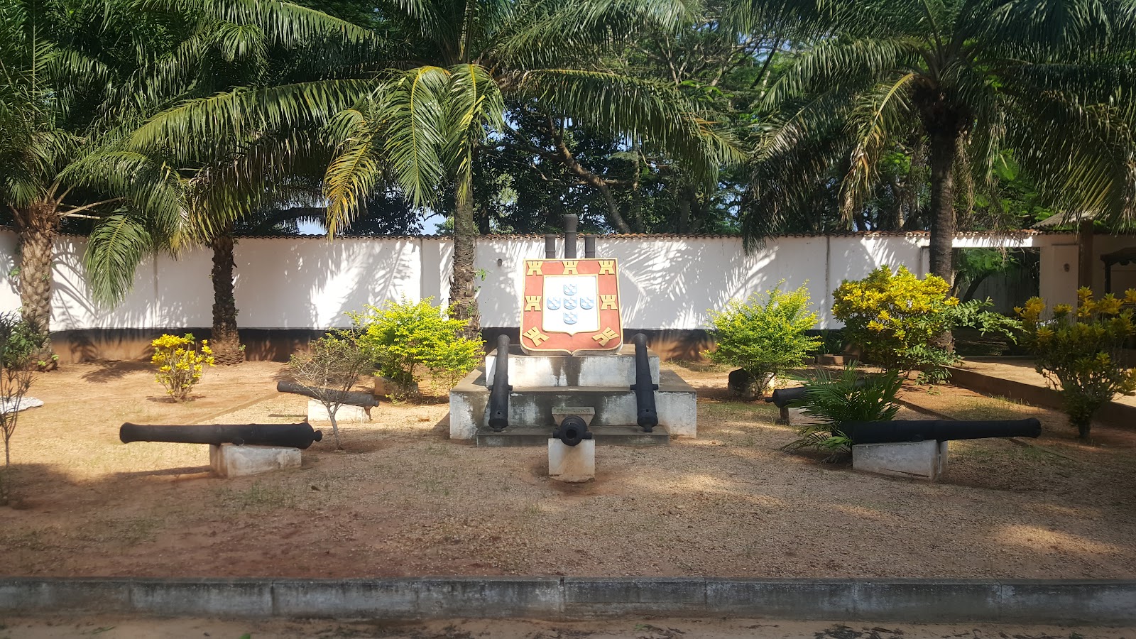 Musée d'histoire de Ouidah — Oficiais
