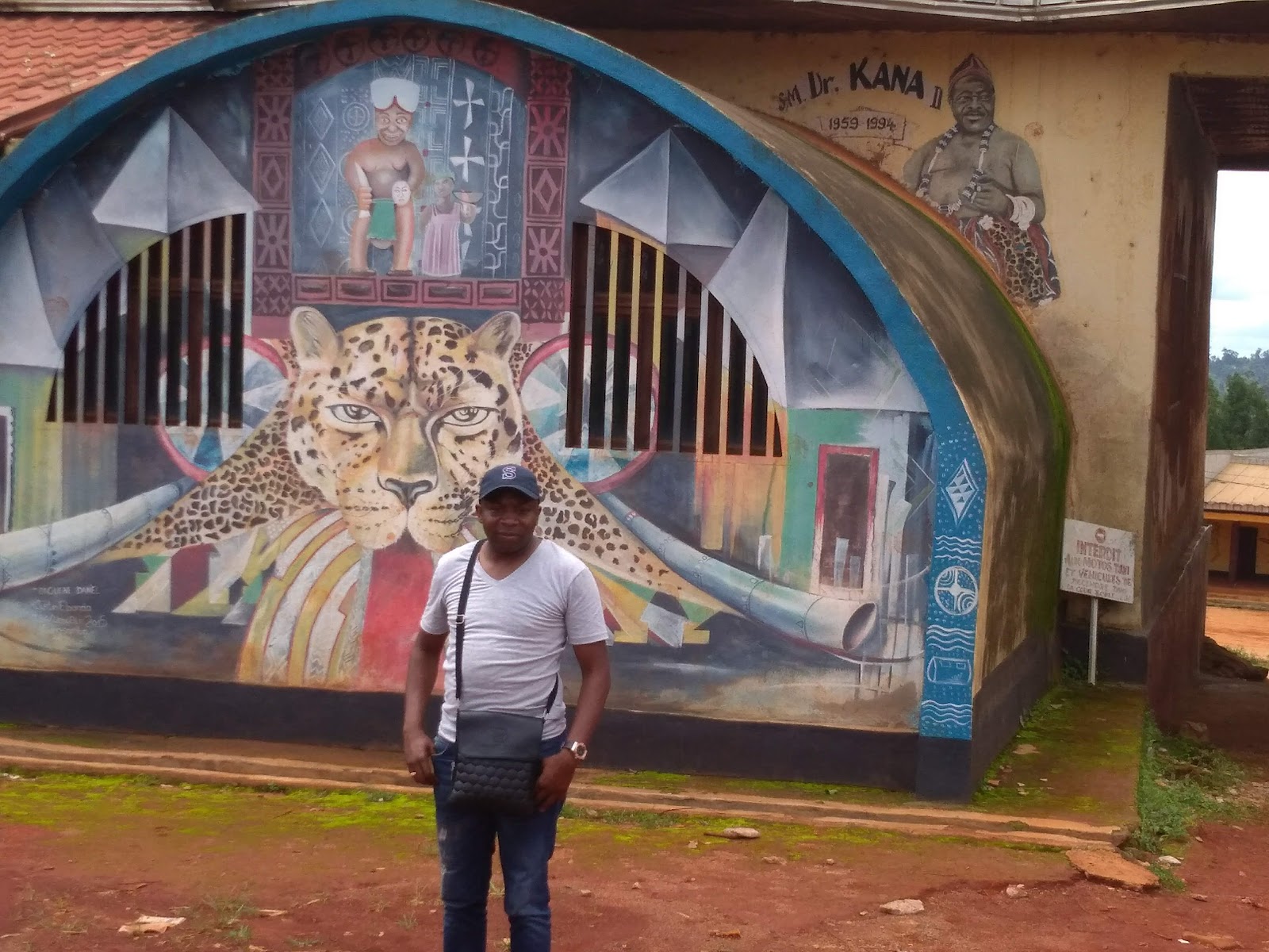 Musée du Groupement Bafou — Oficiais