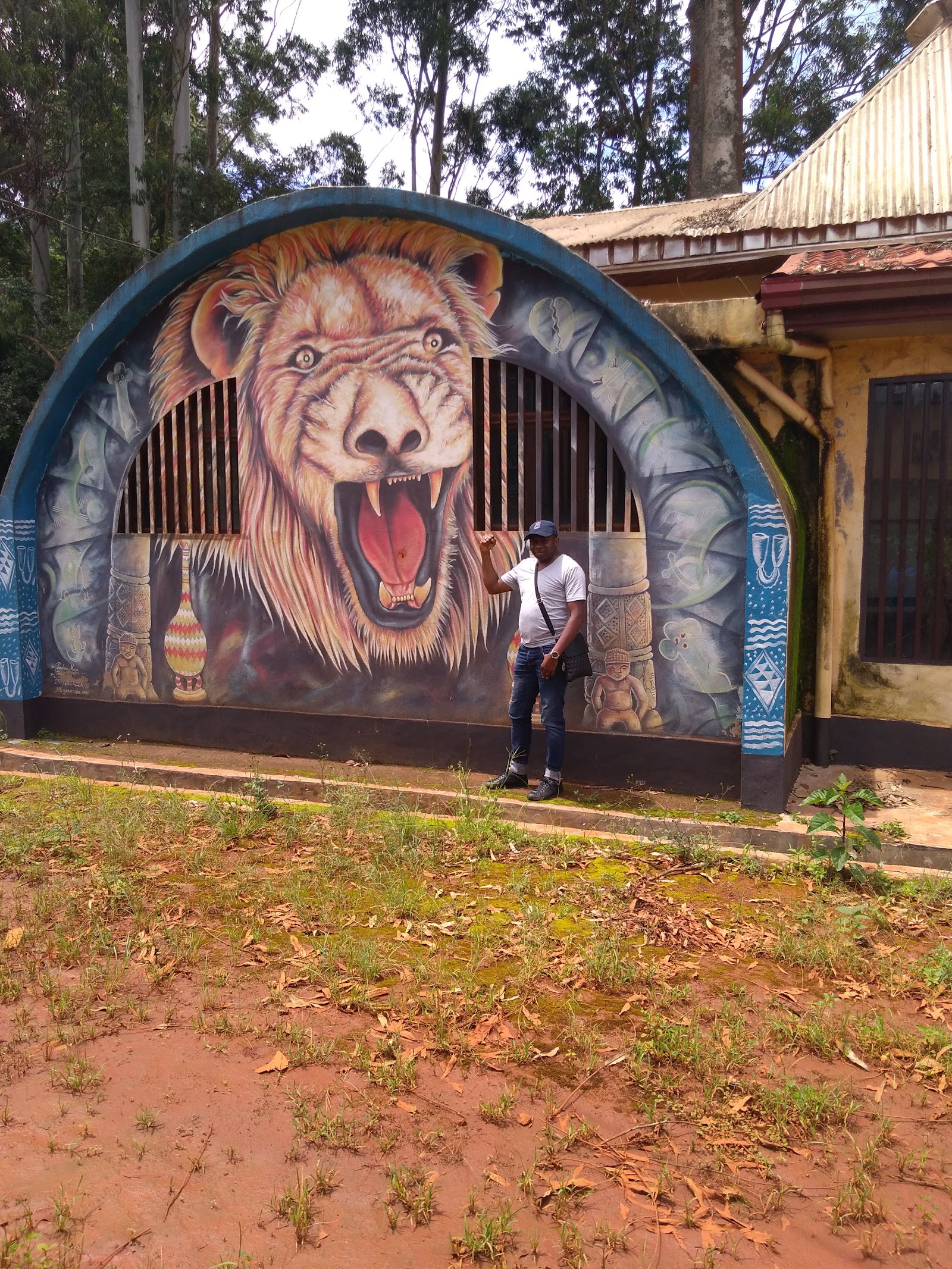 Musée du Groupement Bafou — Oficiais