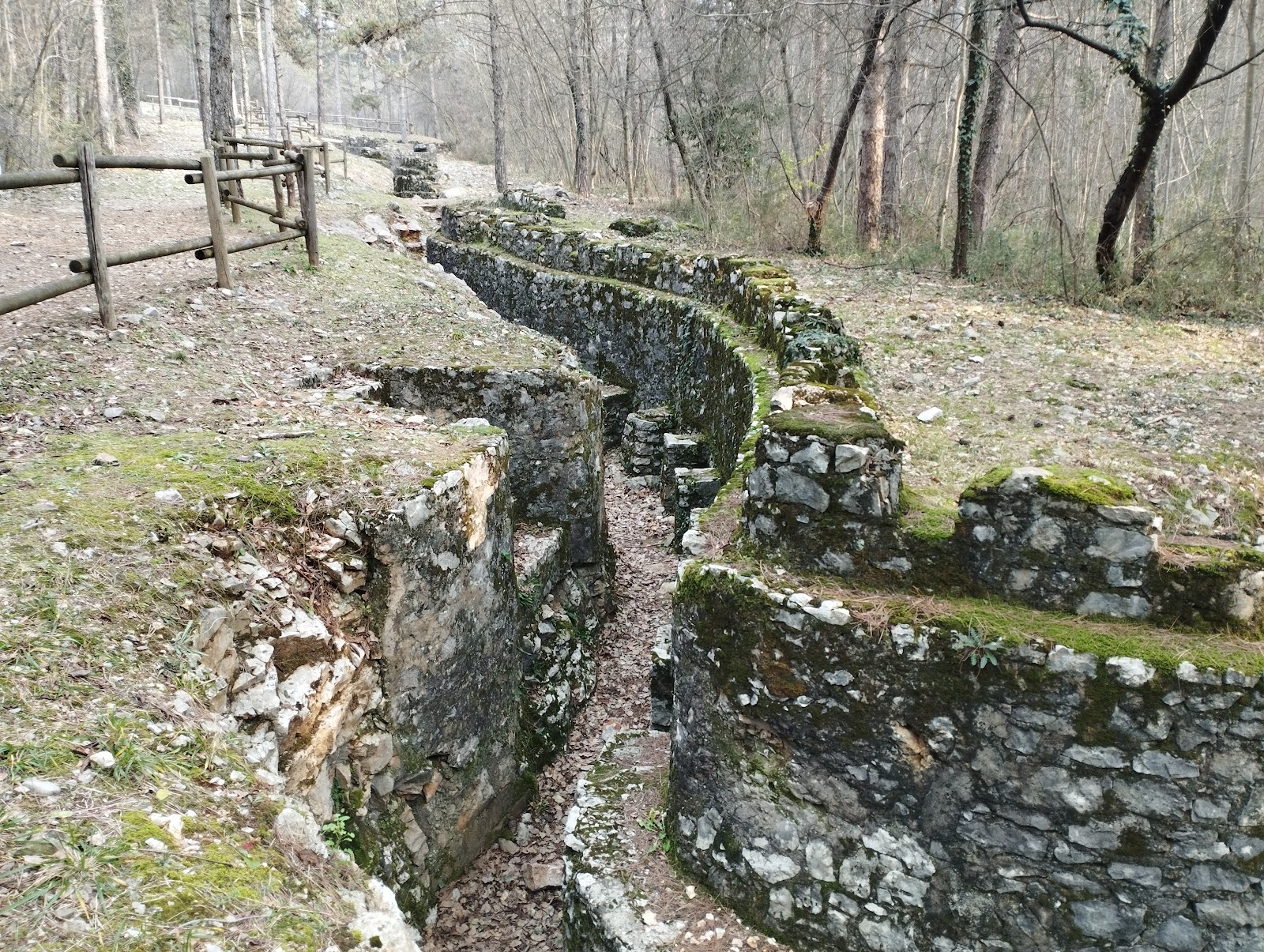 Museo all'aperto del Carso di Monfalcone — Oficiais