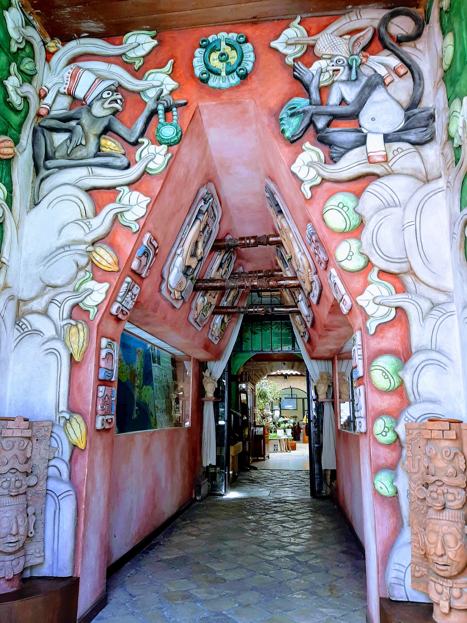Museo Mesoamericano del Jade — Oficiais