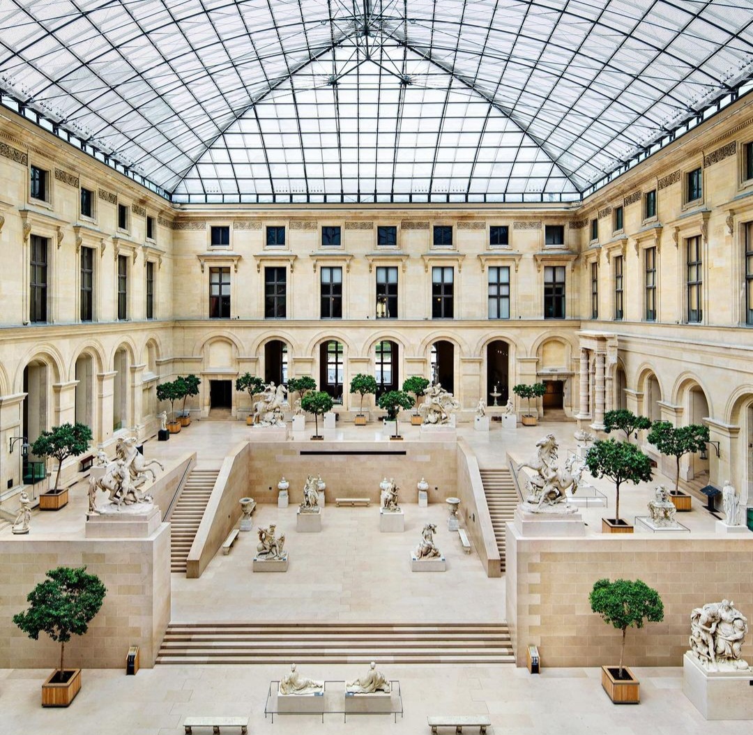 Museu do Louvre — Oficiais