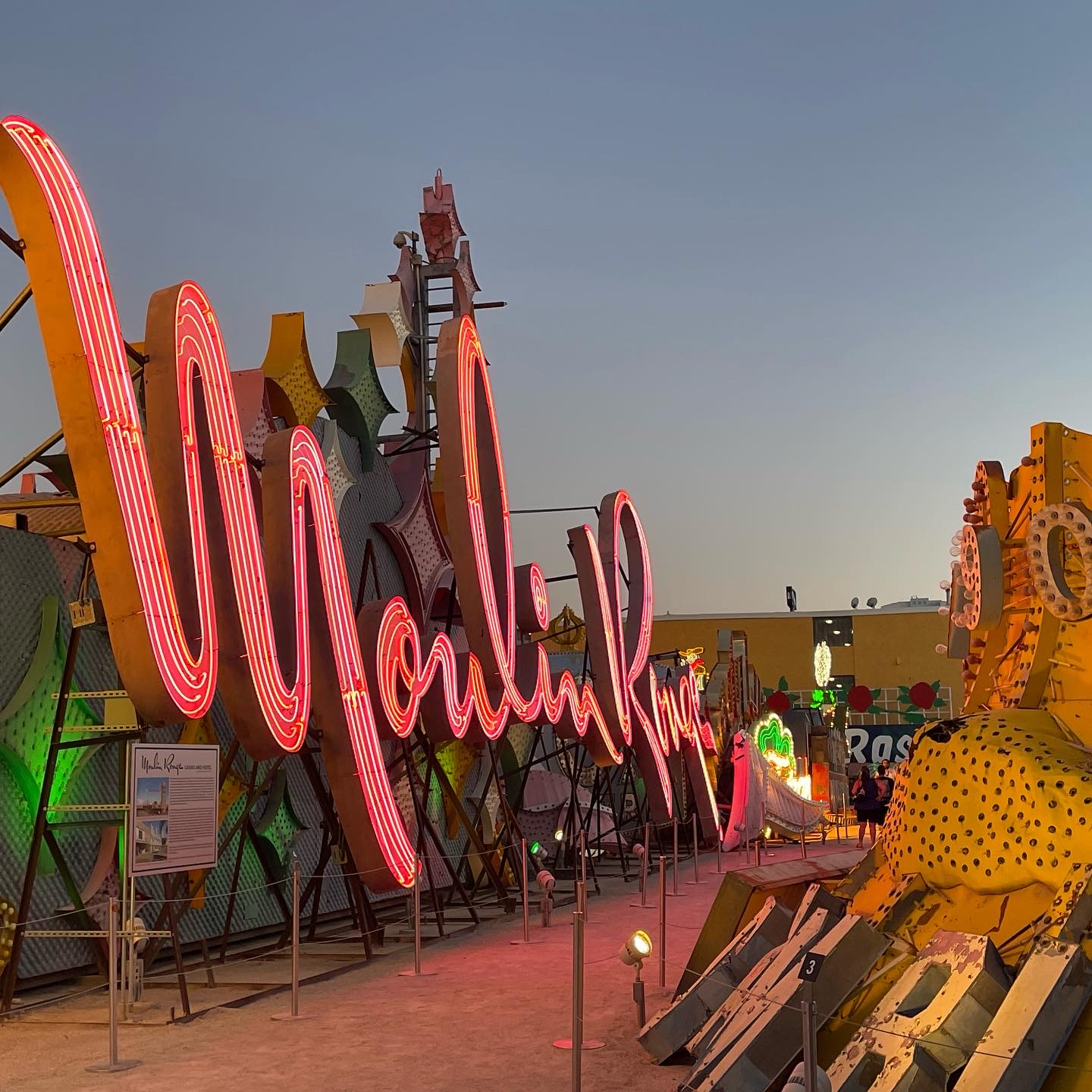 Museu do Neon — Oficiais
