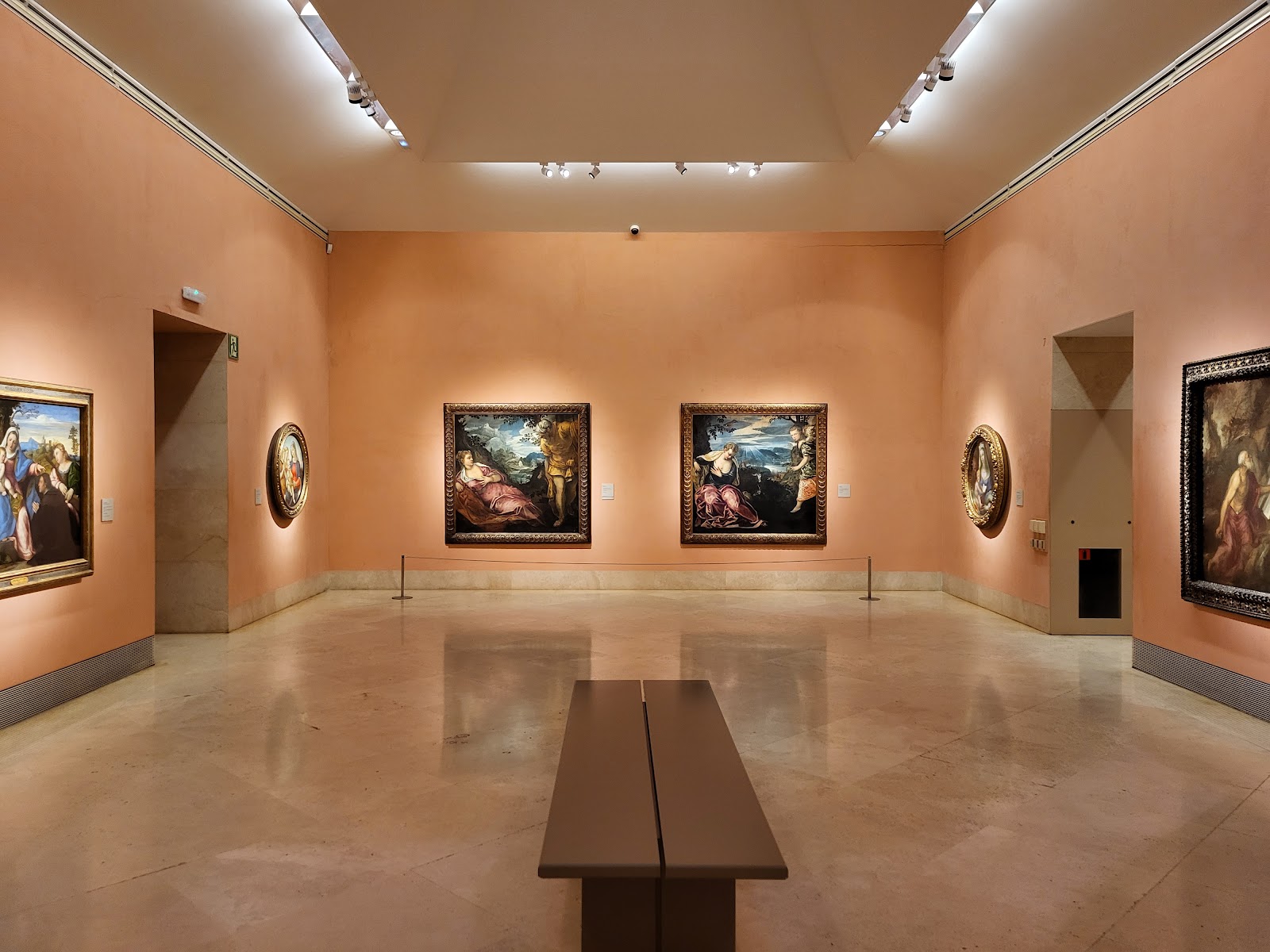 Museu Thyssen-Bornemisza — Oficiais
