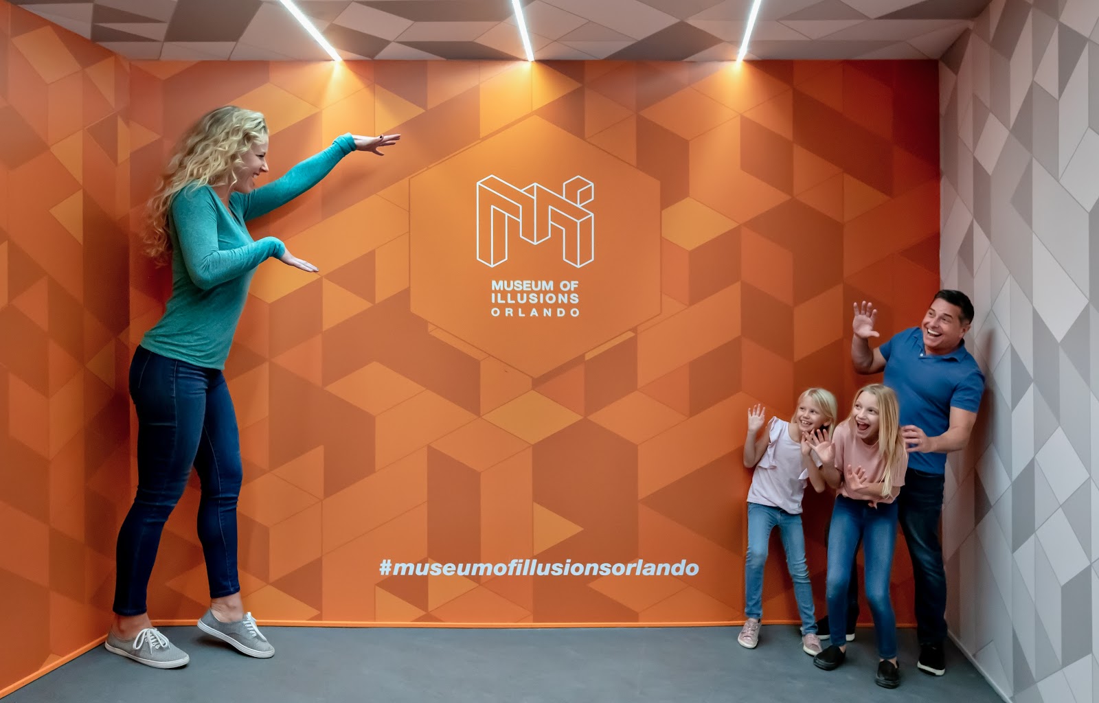 Museum of Illusions Orlando — Oficiais