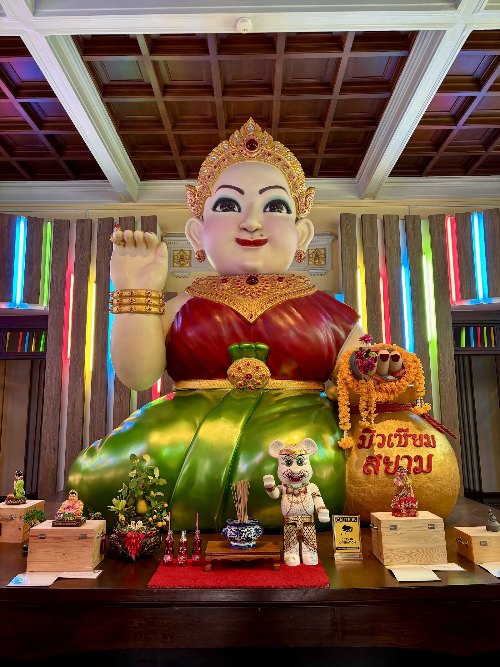 Museum Siam — Oficiais
