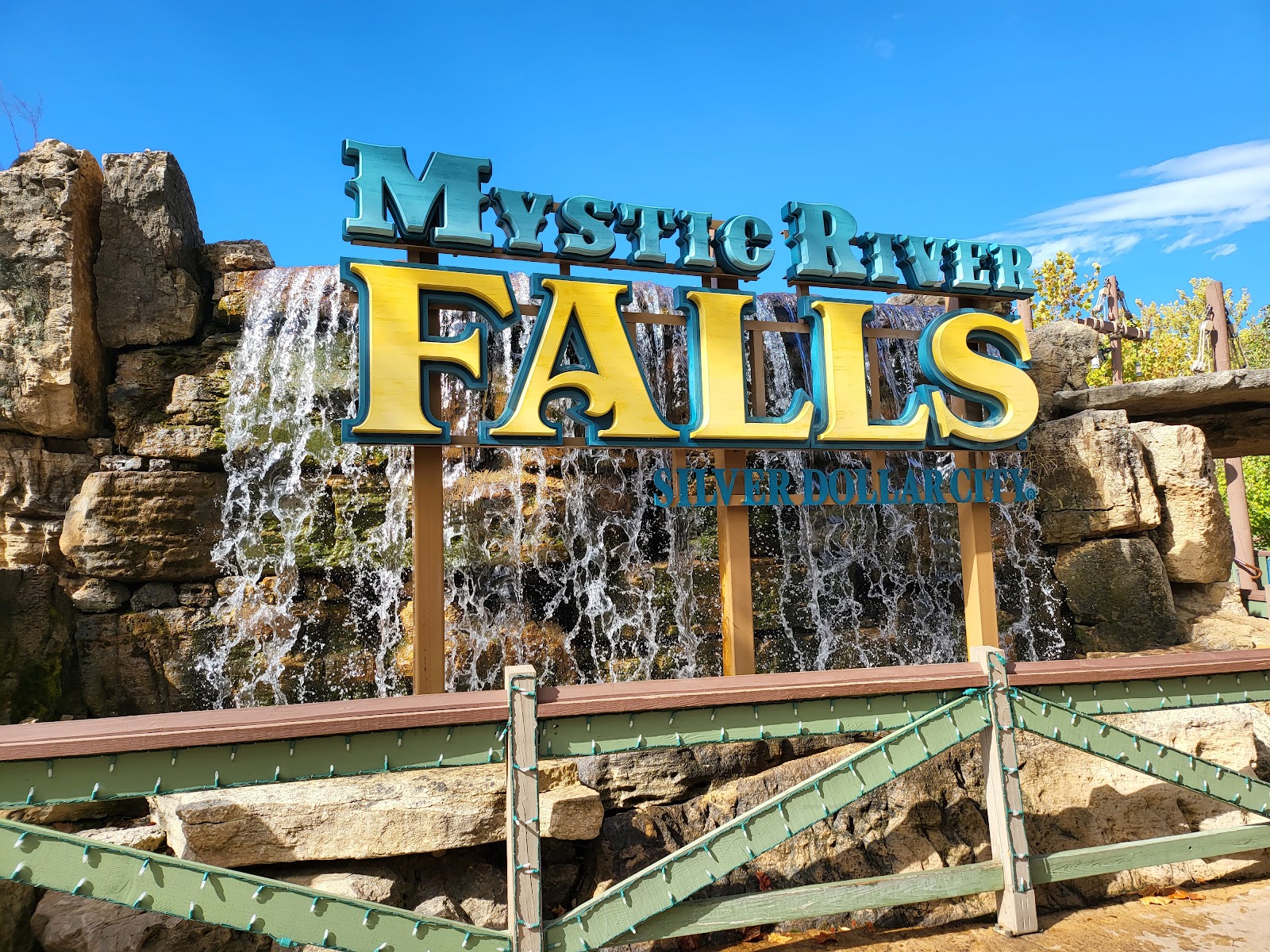 Mystic River Falls — Oficiais