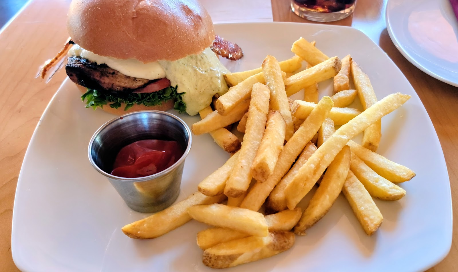 Mythos Restaurant — Oficiais