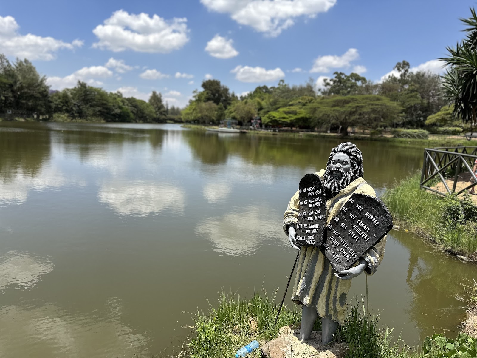 Nairobi Mamba Village — Oficiais
