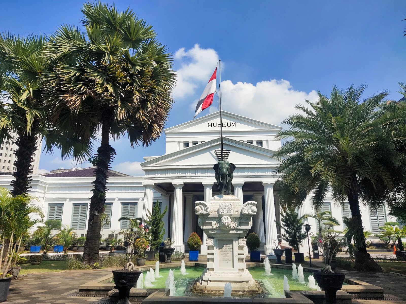 National Museum of Indonesia — Oficiais
