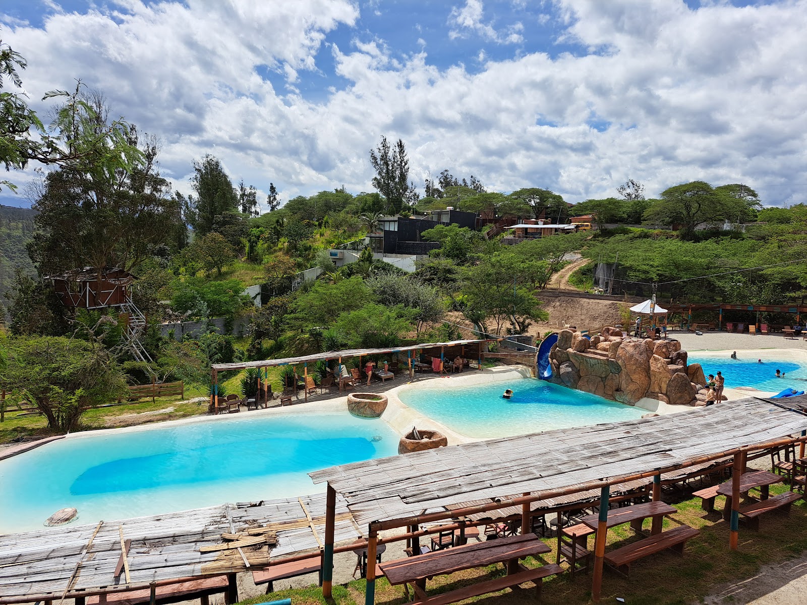 Nayón Xtreme Valley — Oficiais