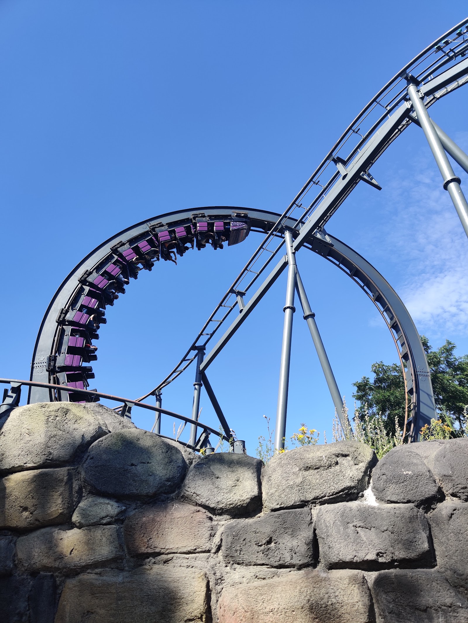 Nessie — Oficiais