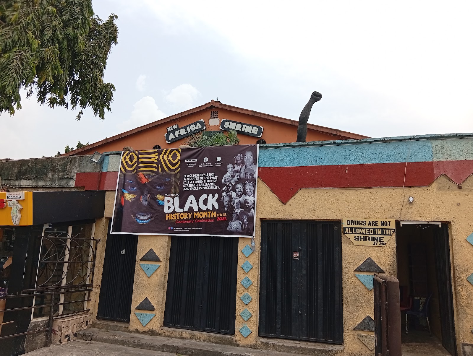 New Afrika Shrine — Oficiais