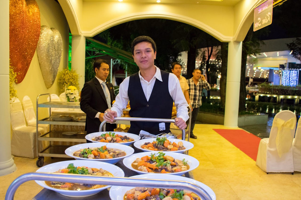 Nhà hàng Đầm Sen — Oficiais